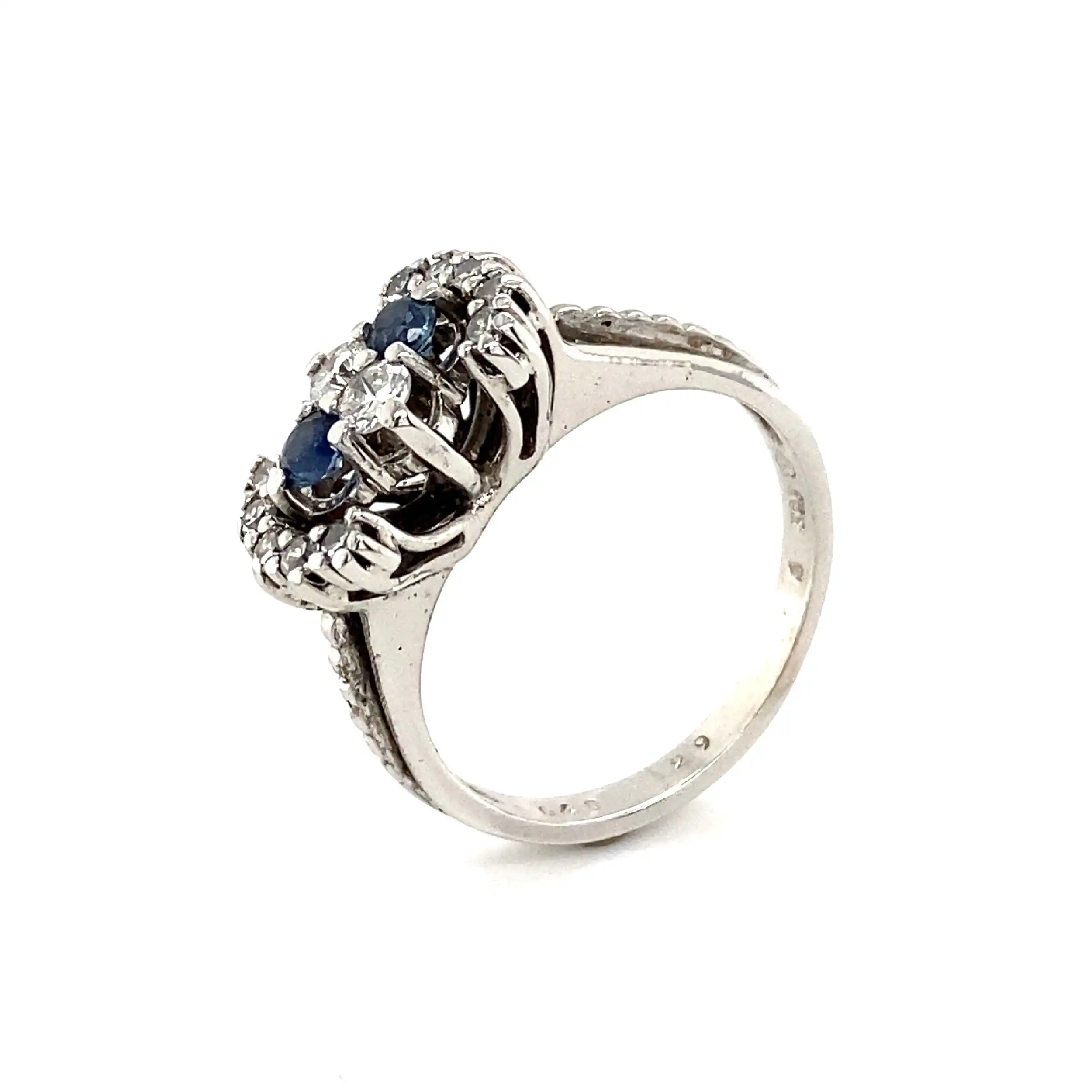 Ring Weißgold mit Saphiren, Brillanten & Diamanten, graviert mit 0,40ct. Ring Weißgold mit Saphiren, Brillanten & Diamanten, graviert mit 0,40ct.
