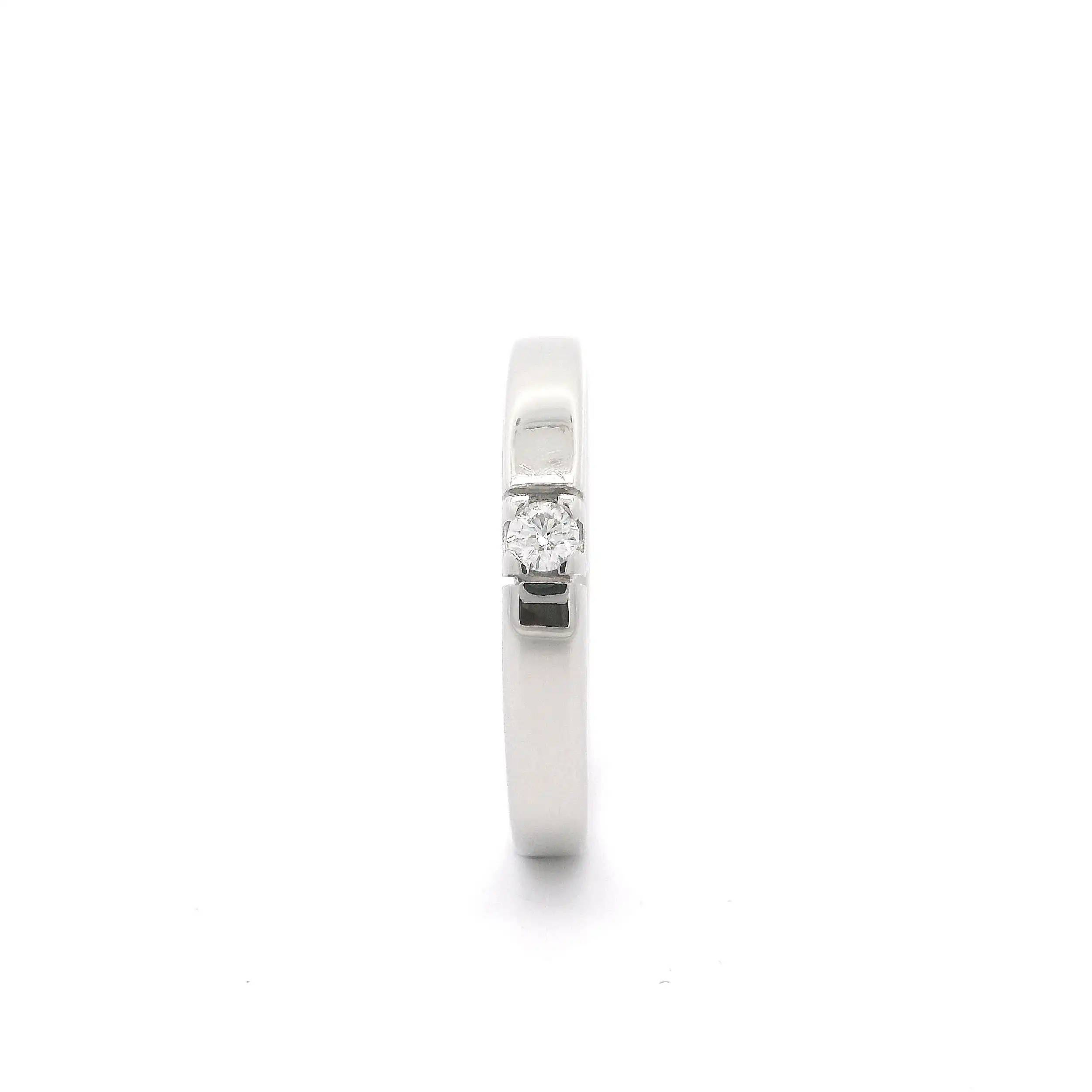 Ring Weißgold Christ mit Brillant, graviert mit 0,06ct. W/P1 Ring Weißgold Christ mit Brillant, graviert mit 0,06ct. W/P1