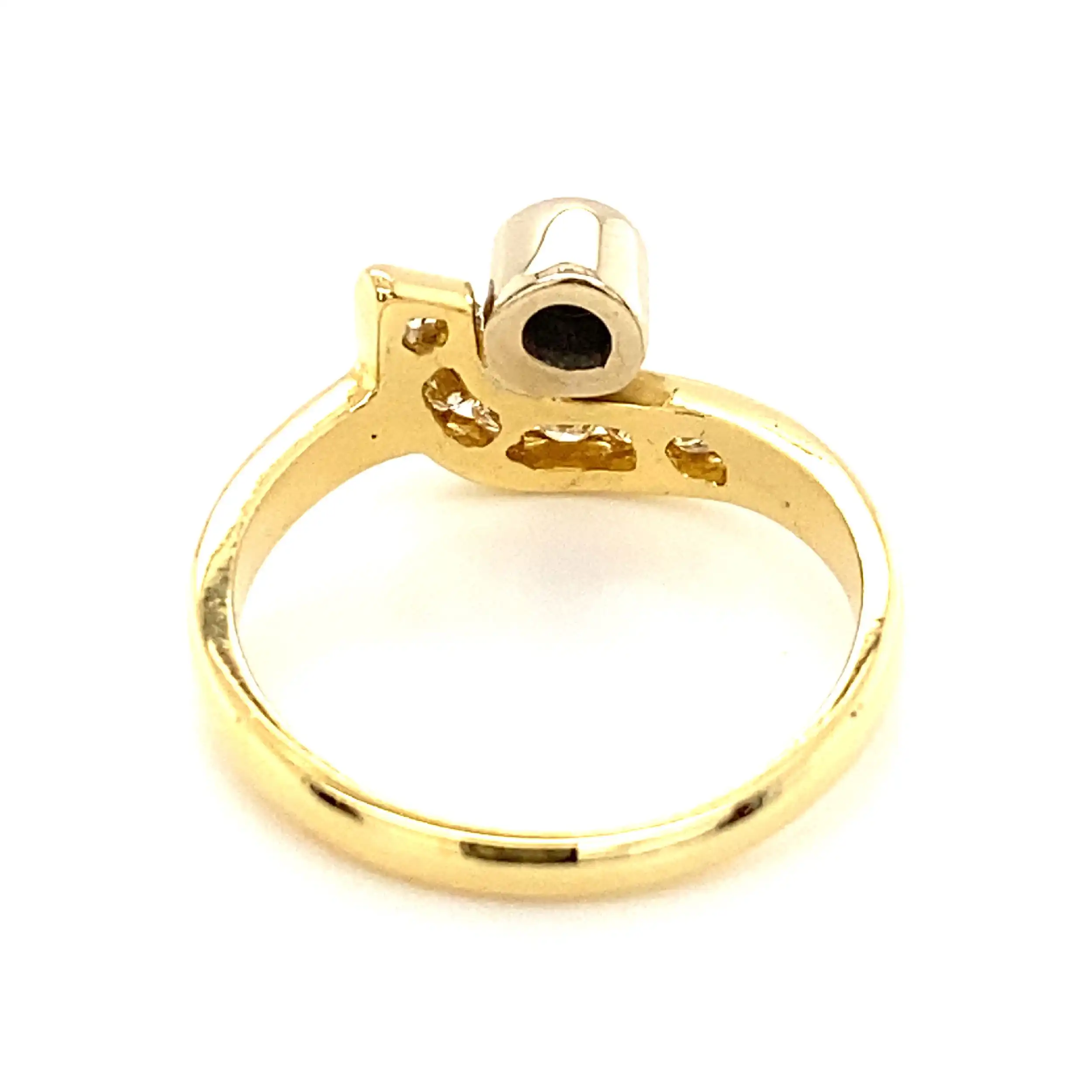Ring Gelbgold mit Brillanten, Solitär graviert mit 0,20ct und Melee mit 0,16ct. Ring Gelbgold mit Brillanten, Solitär graviert mit 0,20ct und Melee mit 0,16ct.