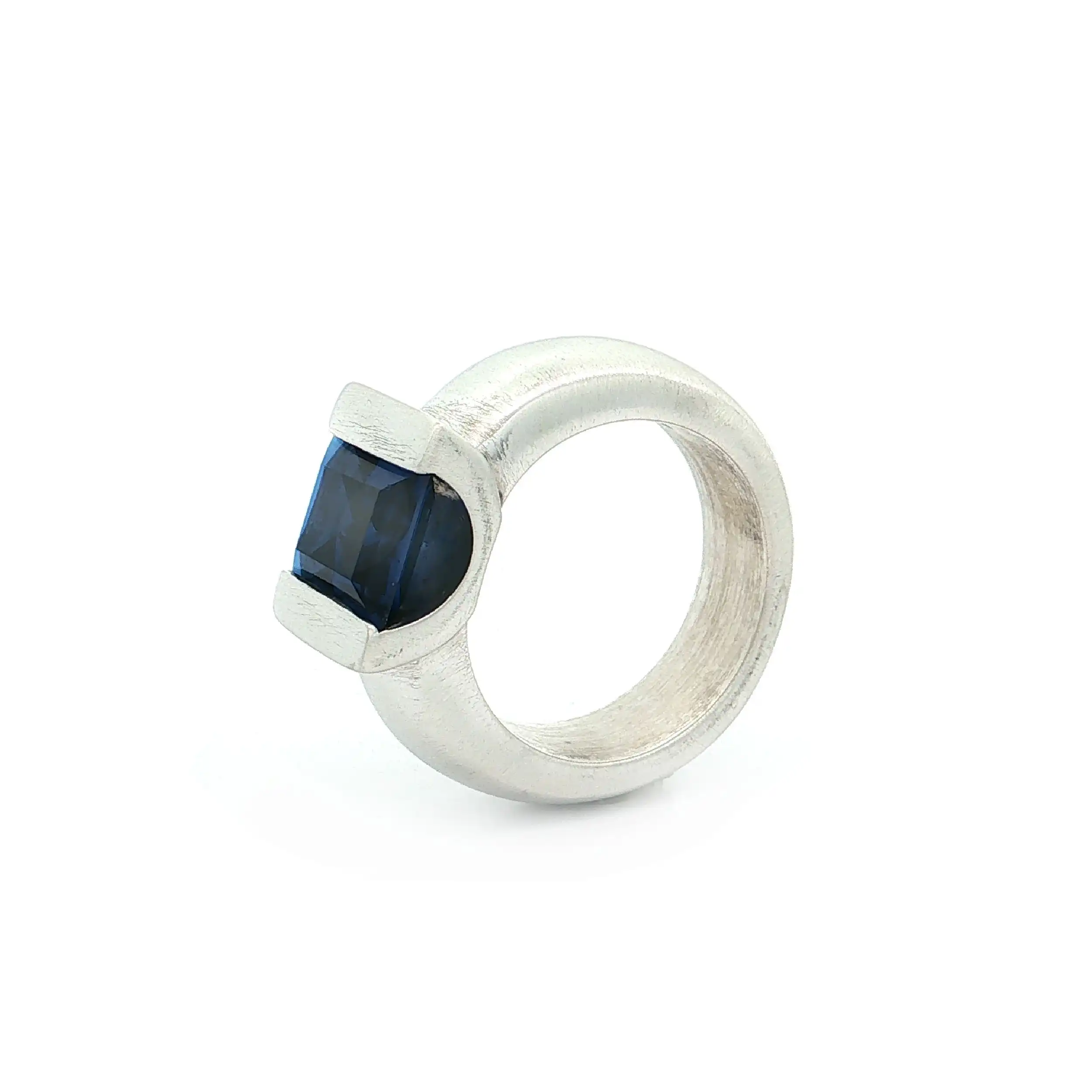 Ring Silber mit snythetischem Spinell Ring Silber mit snythetischem Spinell