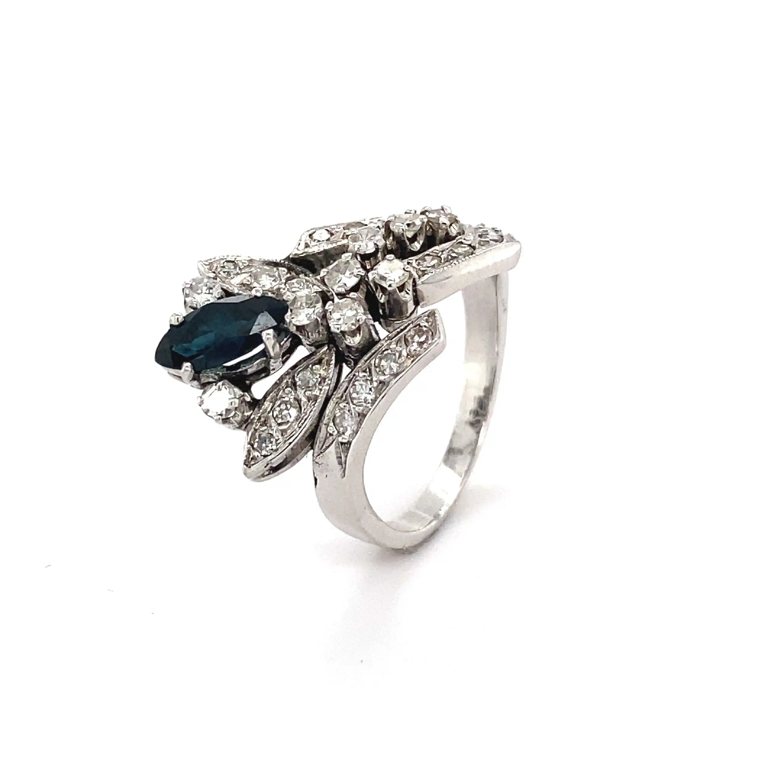 Ring Weißgold mit Saphir und Diamanten Ring Weißgold mit Saphir und Diamanten