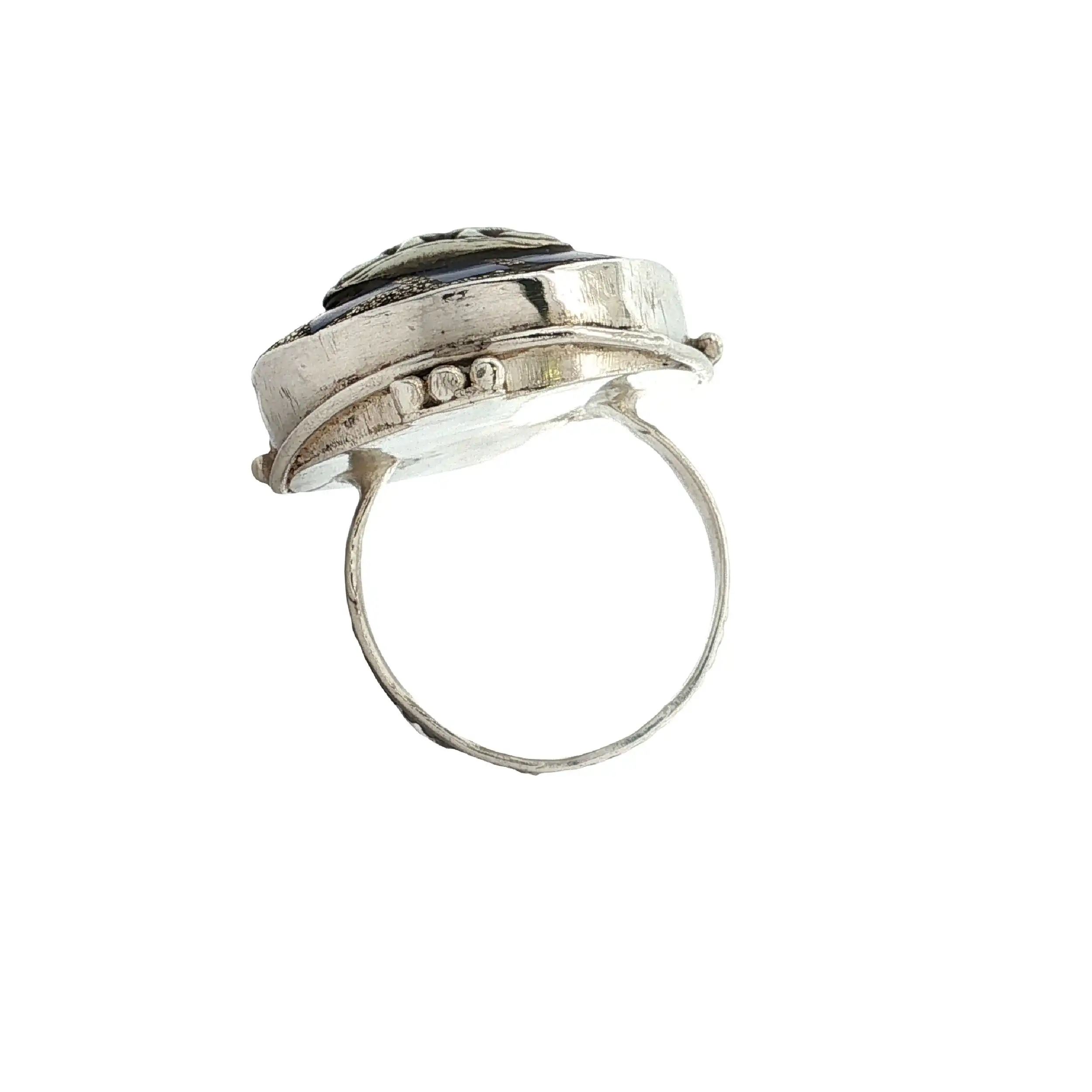 Ring Silber mit Fischemblem und blauen Steinen Ring Silber mit Fischemblem und blauen Steinen