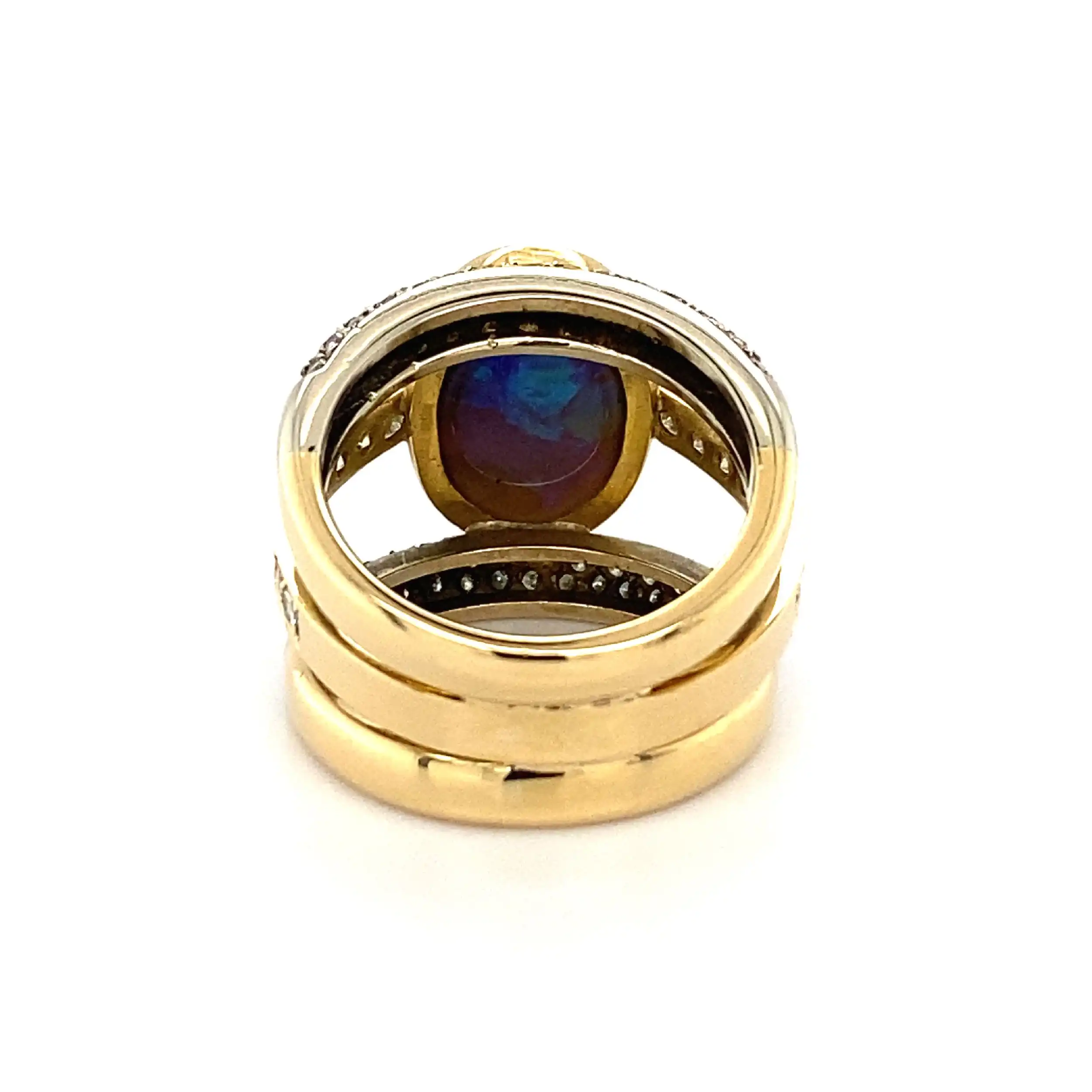 Ring Bicolor mit Brillanten und synthetischen Opal Cabochon Ring Bicolor mit Brillanten und synthetischen Opal Cabochon