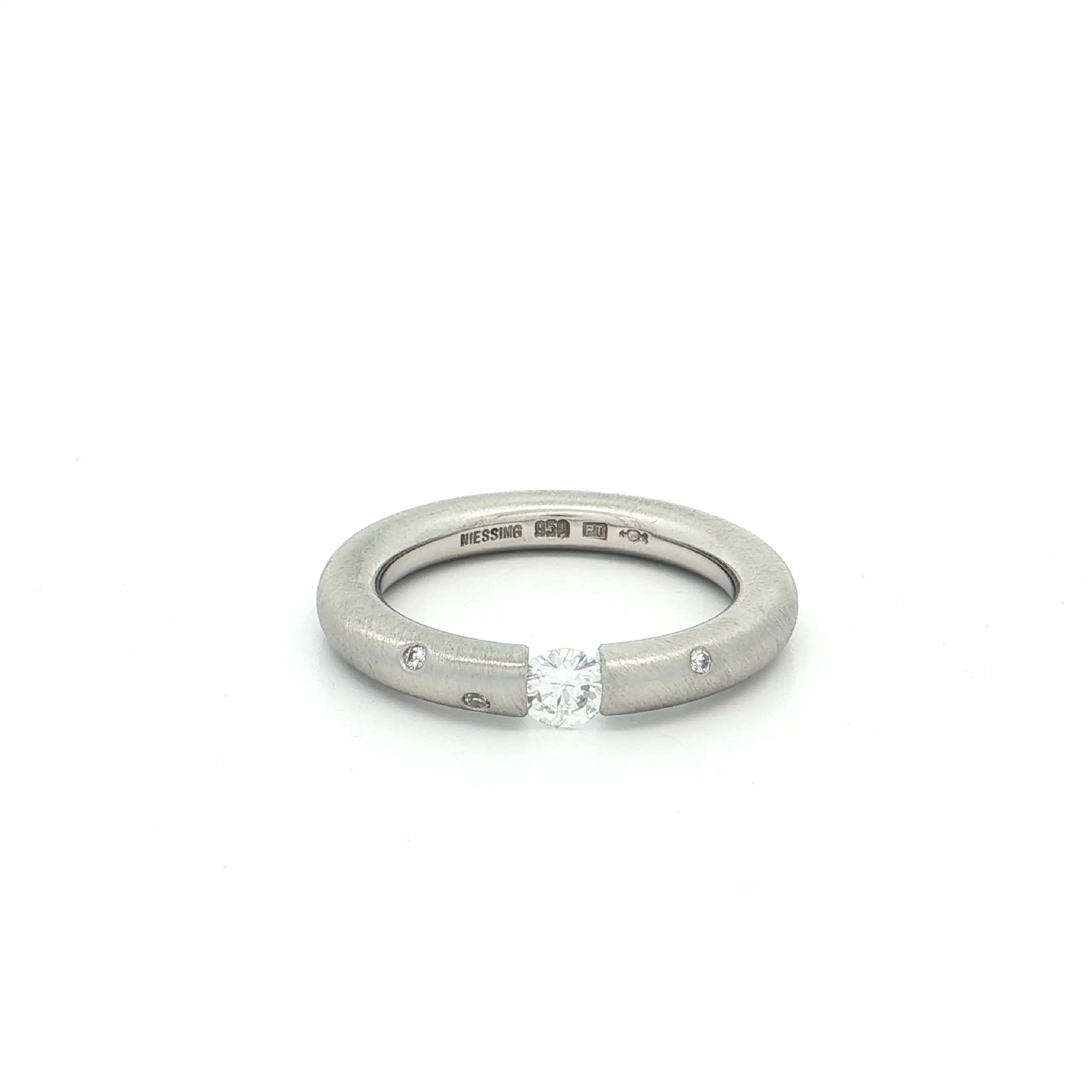 Spannring Platin von Niessing mit Brillanten Sternenhimmel Spannring Platin von Niessing mit Brillanten Sternenhimmel