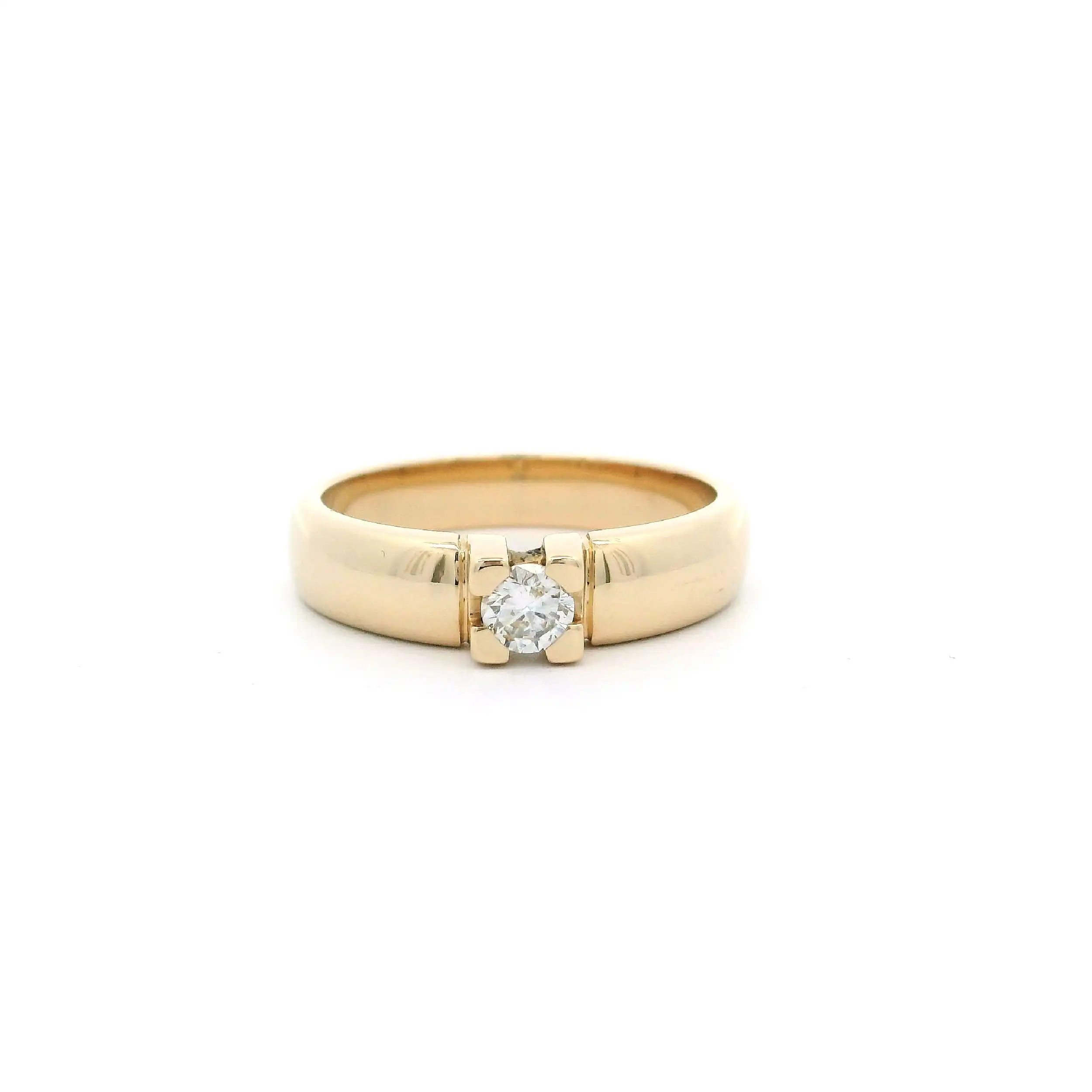 Ring Gelbgold Christ mit Brillant, graviert mit 0,20ct. Ring Gelbgold Christ mit Brillant, graviert mit 0,20ct.