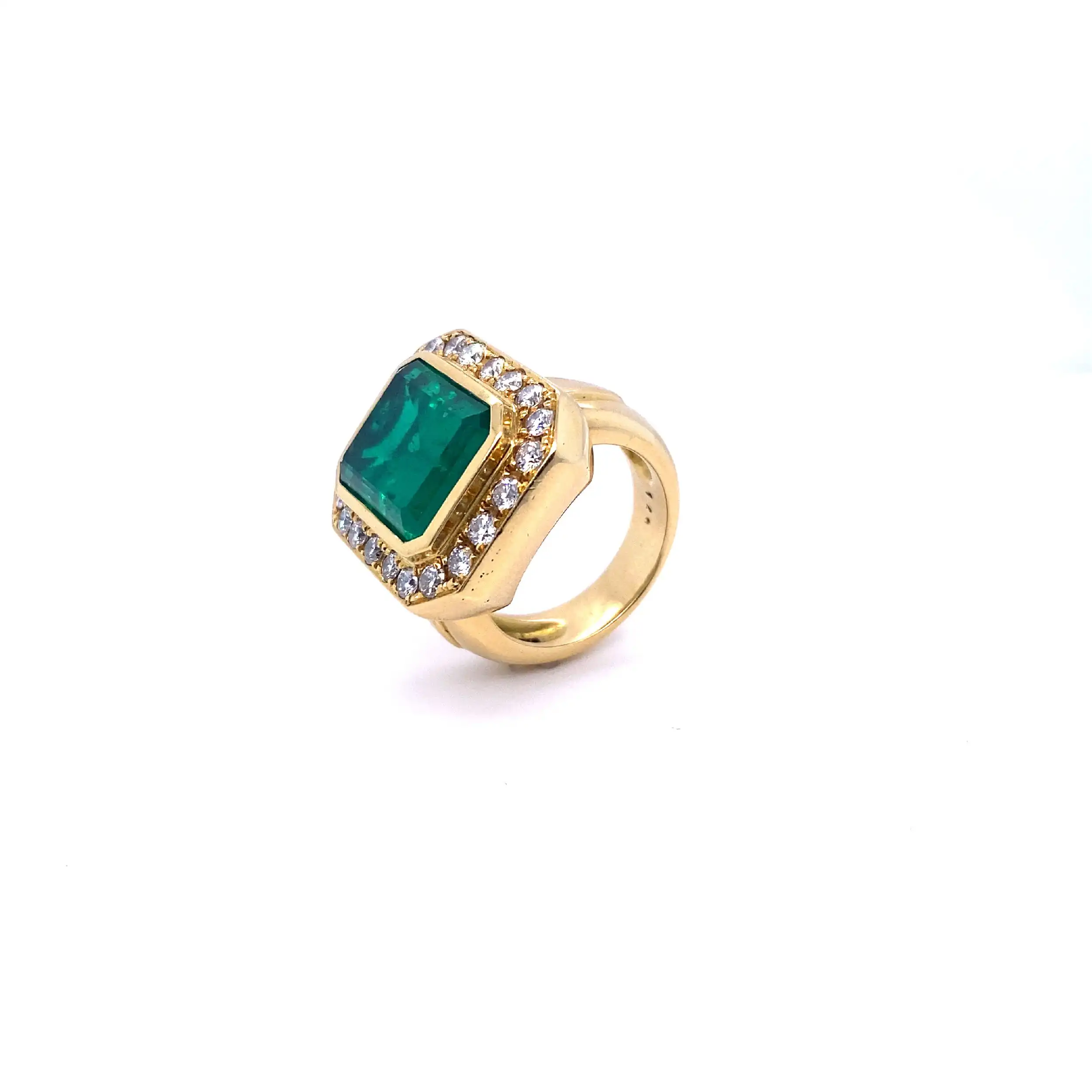 Ring Gelbgold mit Beryll Triplette und 22 Brillanten, graviert mit 1,4ct. Ring Gelbgold mit Beryll Triplette und 22 Brillanten, graviert mit 1,4ct.