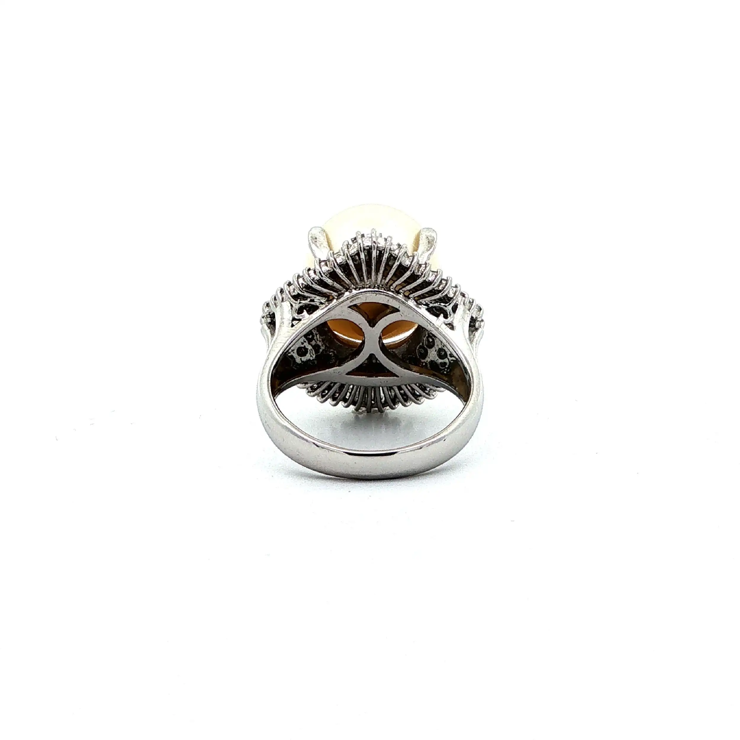 Ring Platin mit Perle, Brillanten & Baguette Diamanten