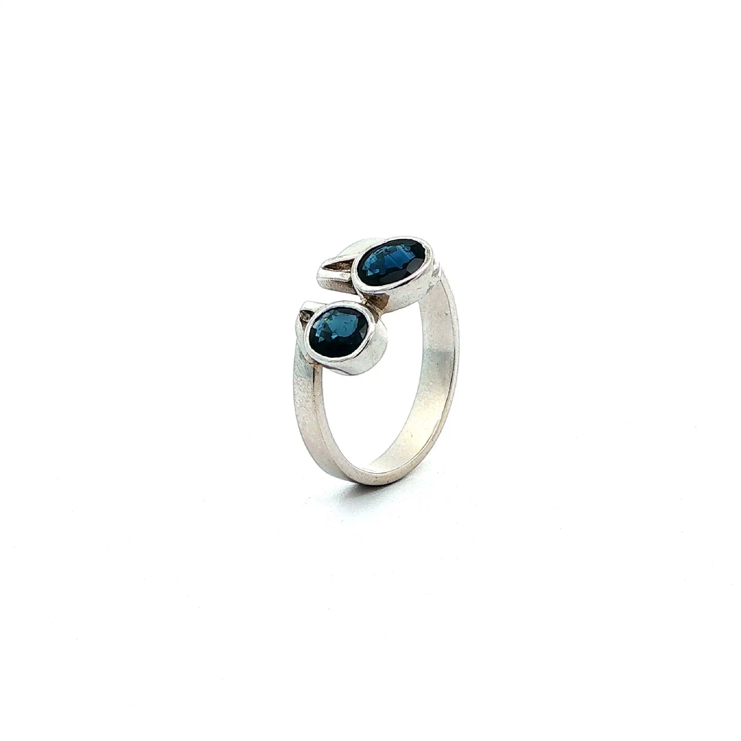 Ring Weißgold mit Saphiren Ring Weißgold mit Saphiren