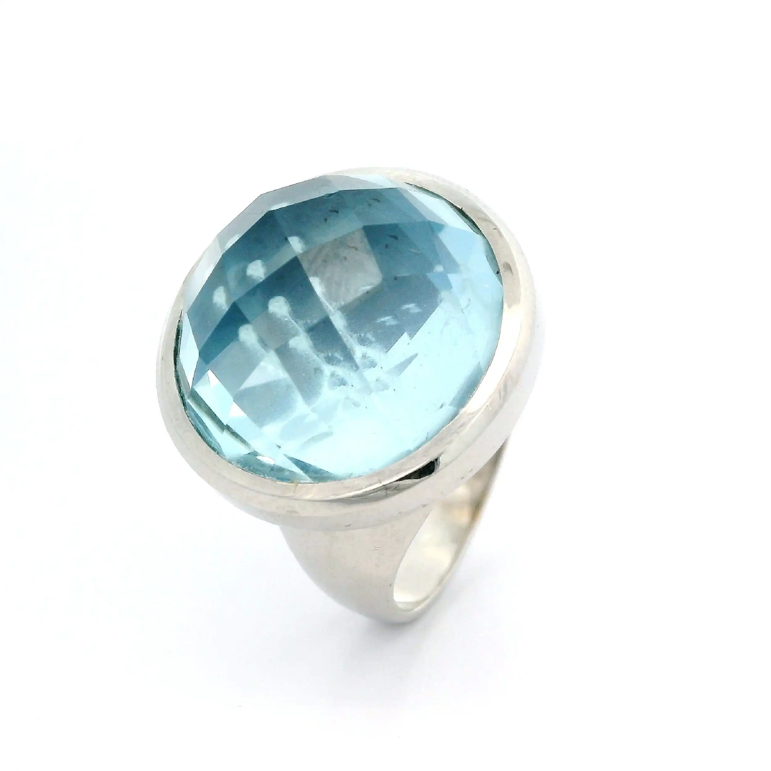 Ring Weißgold mit hellblauem Farbstein Ring Weißgold mit hellblauem Farbstein