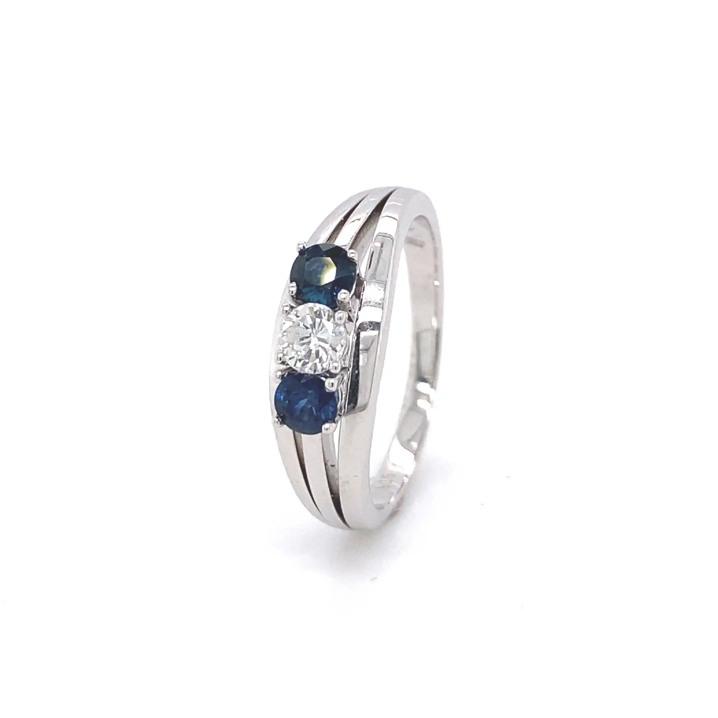 Ring Weißgold mit Brillant und Saphiren