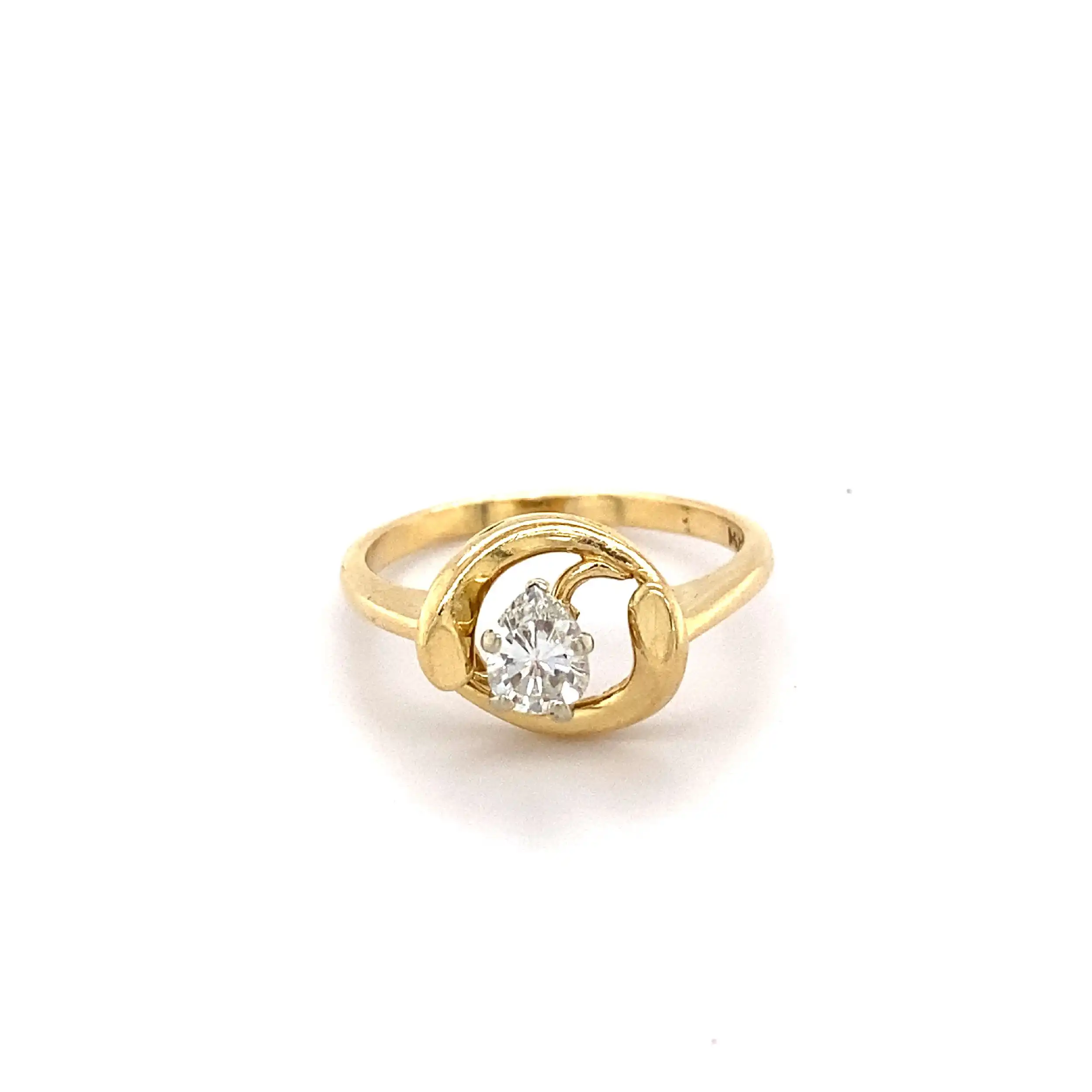 Ring Gelbgold mit Diamant im Tropfenschliff Ring Gelbgold mit Diamant im Tropfenschliff