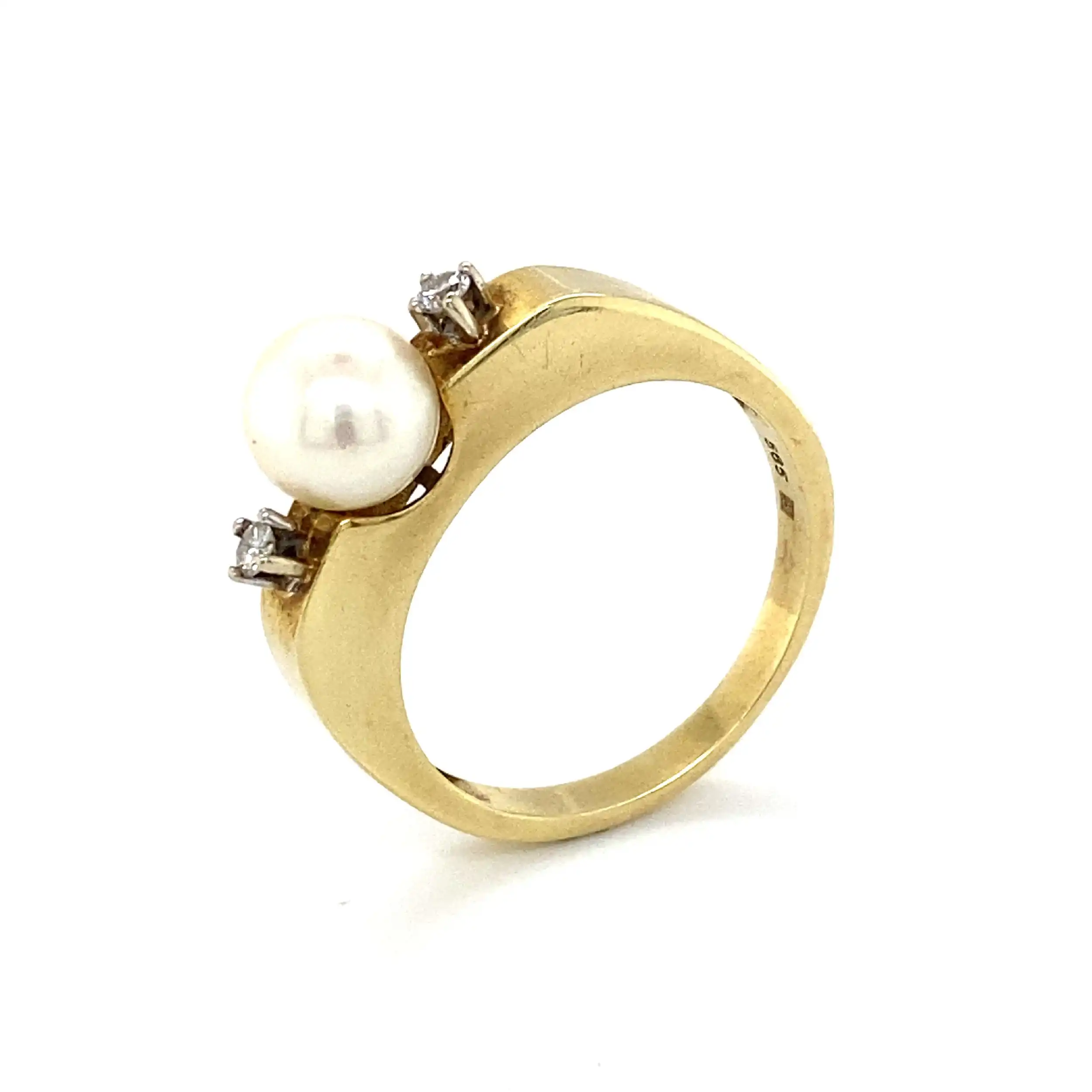 Ring Bicolor mit Perle und Brillanten Ring Bicolor mit Perle und Brillanten