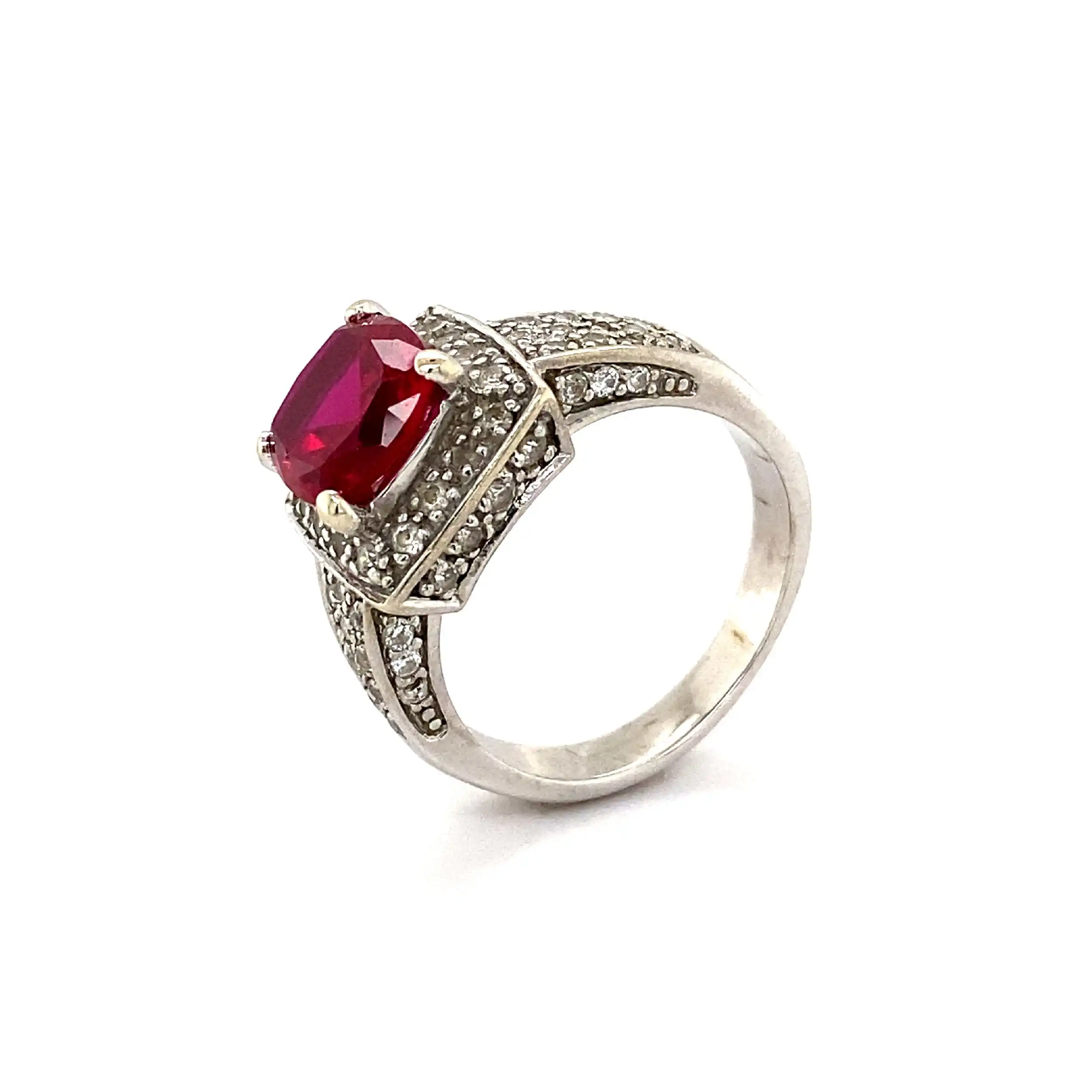 Ring Weißgold mit rotem Farbstein und Zirkonia Ring Weißgold mit rotem Farbstein und Zirkonia