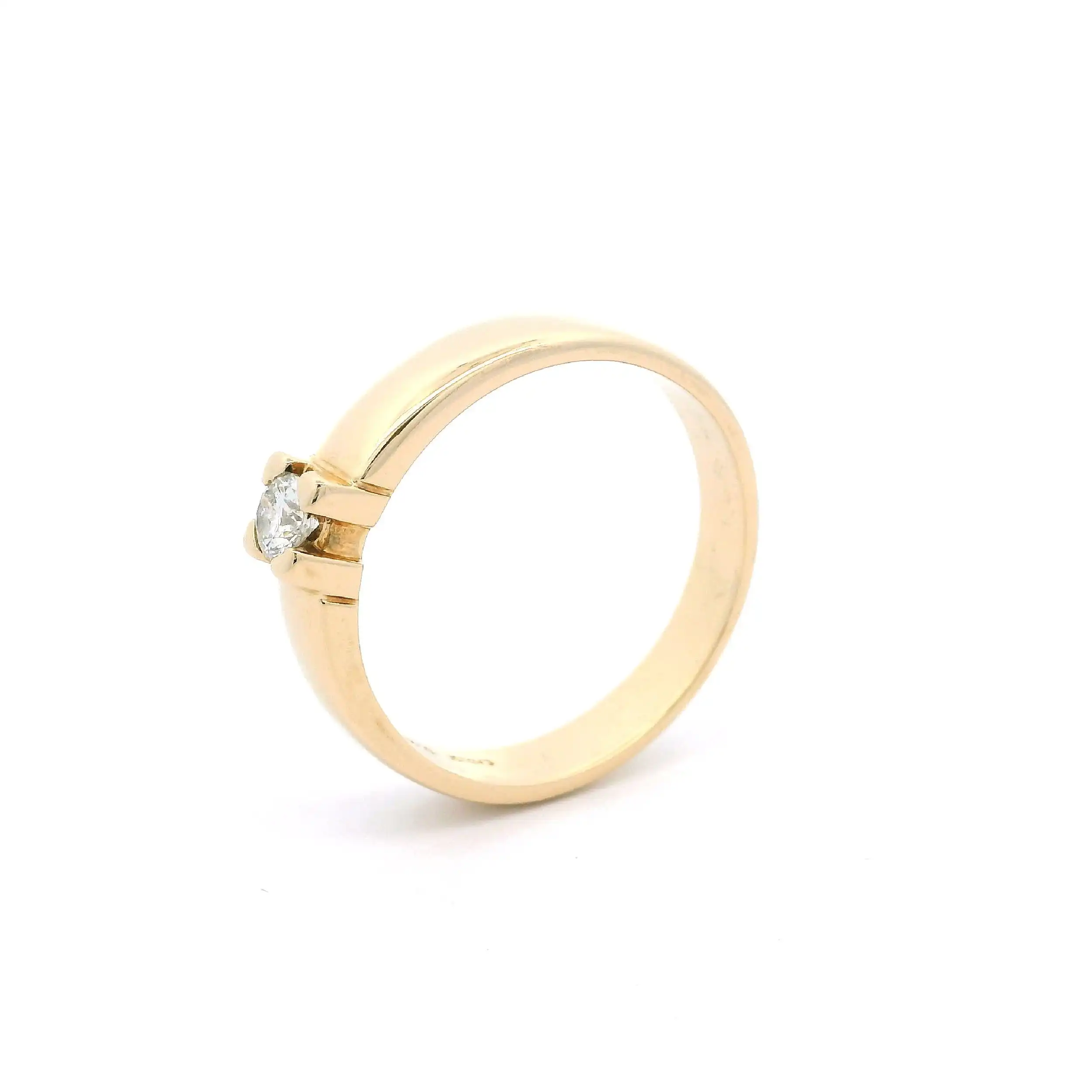 Ring Gelbgold mit Brillant, graviert mit 0,20ct. Ring Gelbgold mit Brillant, graviert mit 0,20ct.