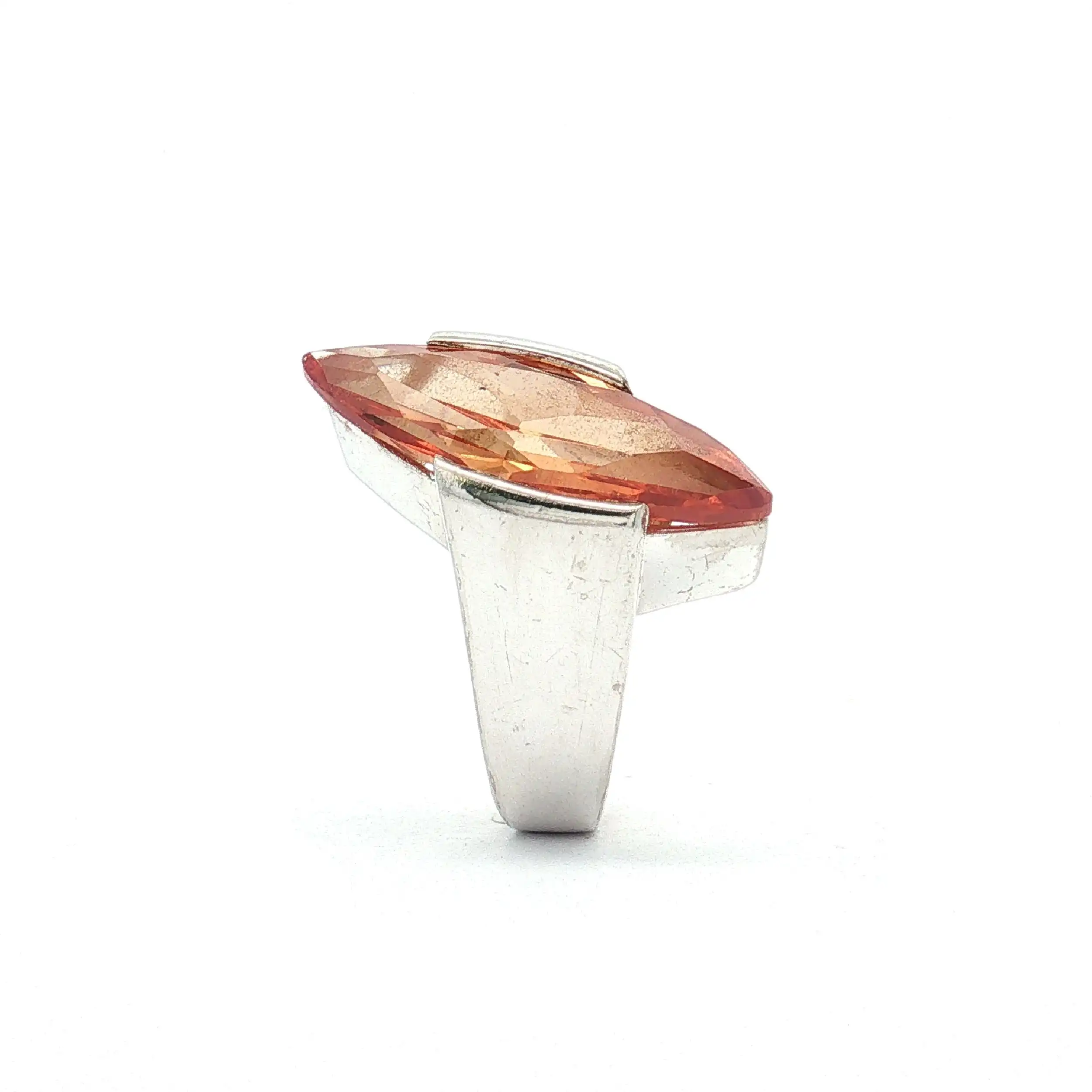 Ring mit orangem Stein Ring mit orangem Stein