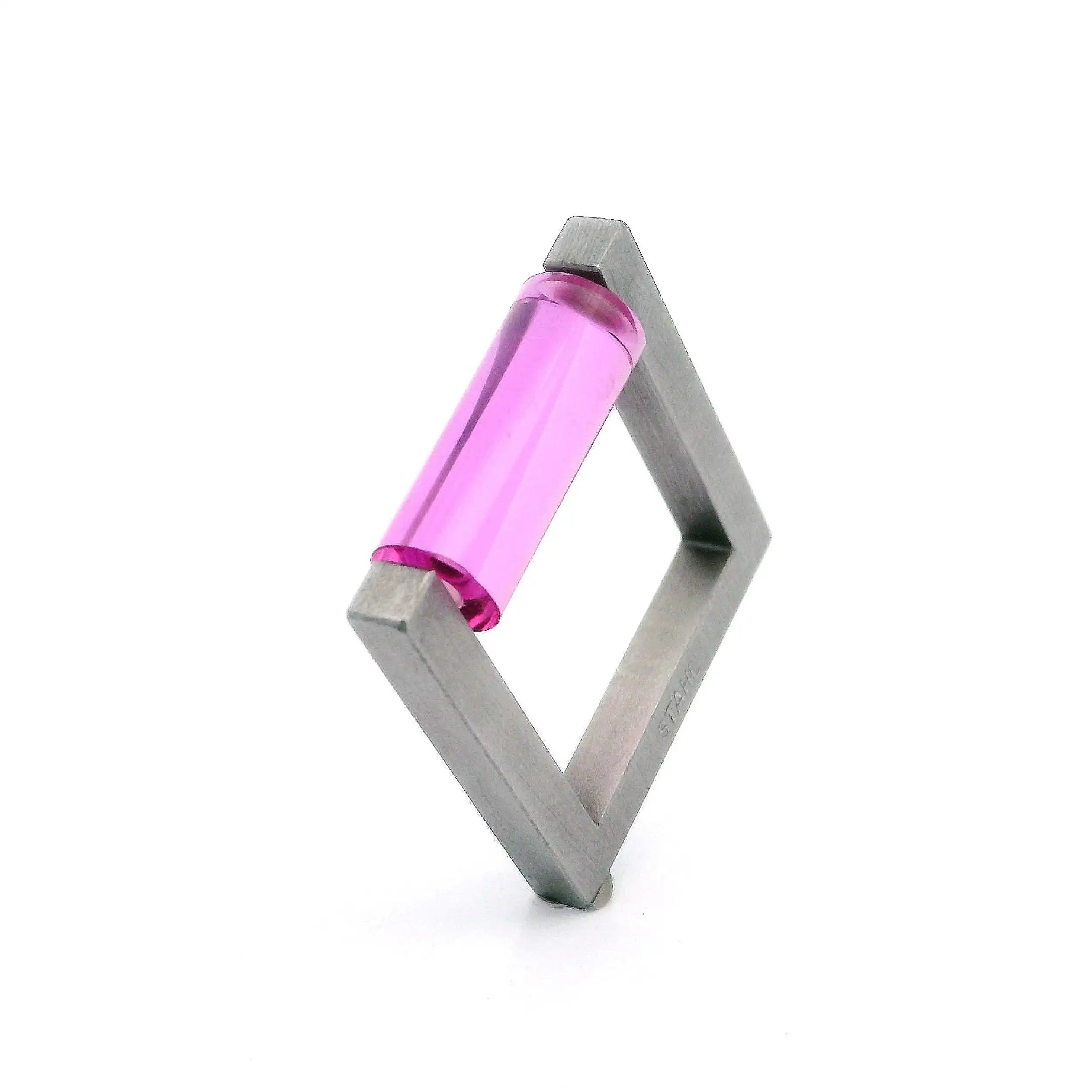 Ring Edelstahl Niessing mit synthetischem Rubin Ring Edelstahl Niessing mit synthetischem Rubin