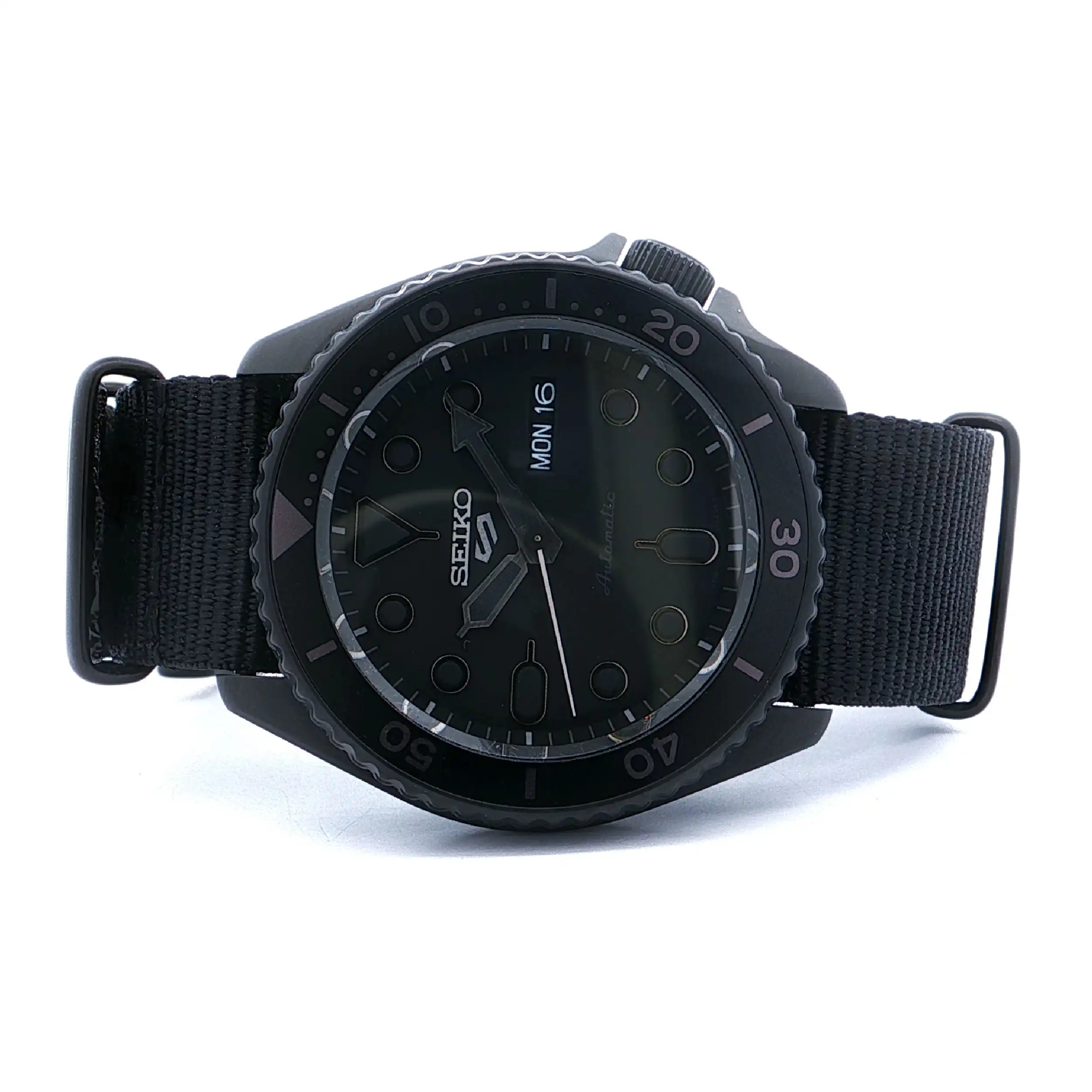 Herrenuhr Seiko 5 Sports SKX Street Style