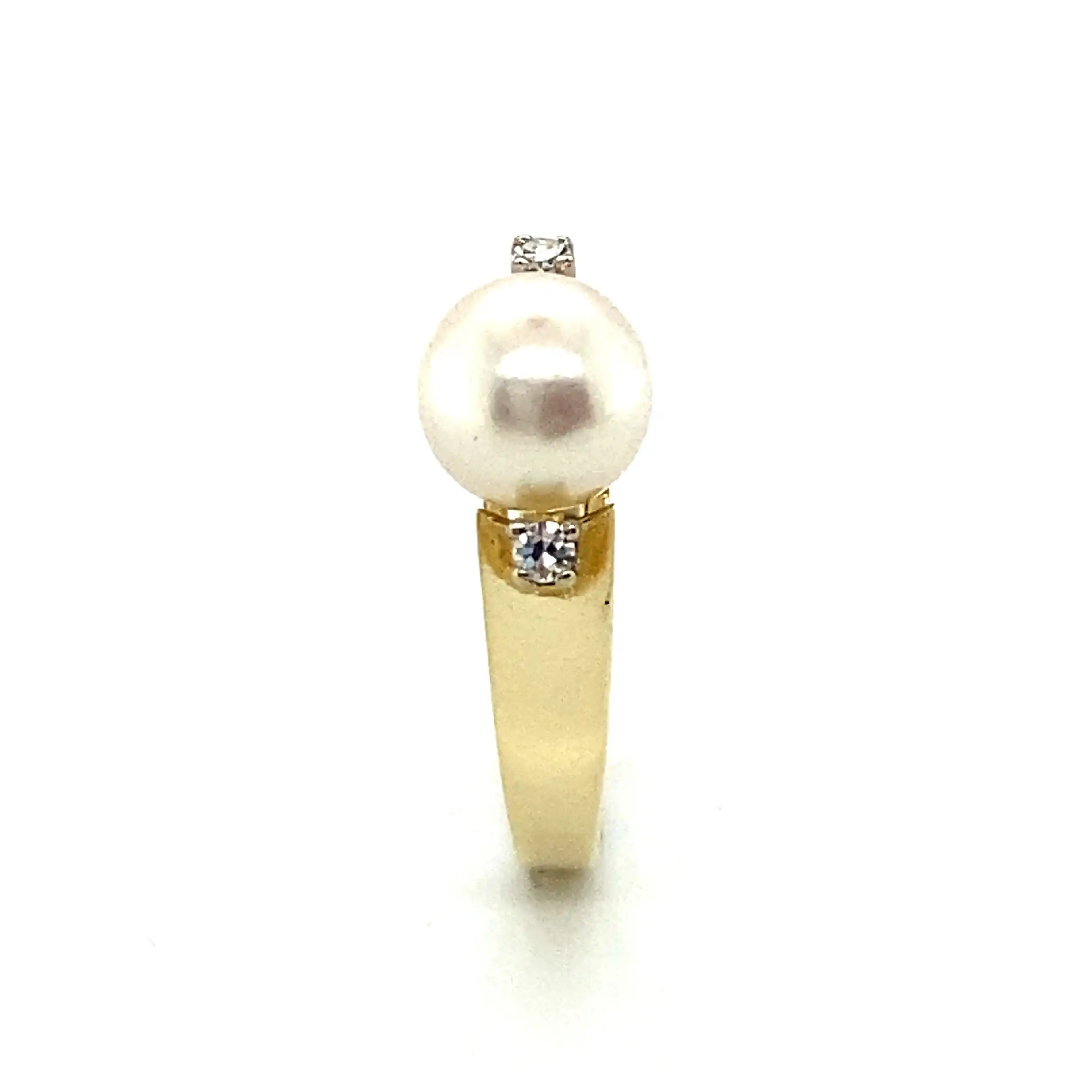 Ring Gelbgold mit Perle und Diamanten, graviert 0,04ct. Ring Gelbgold mit Perle und Diamanten, graviert 0,04ct.