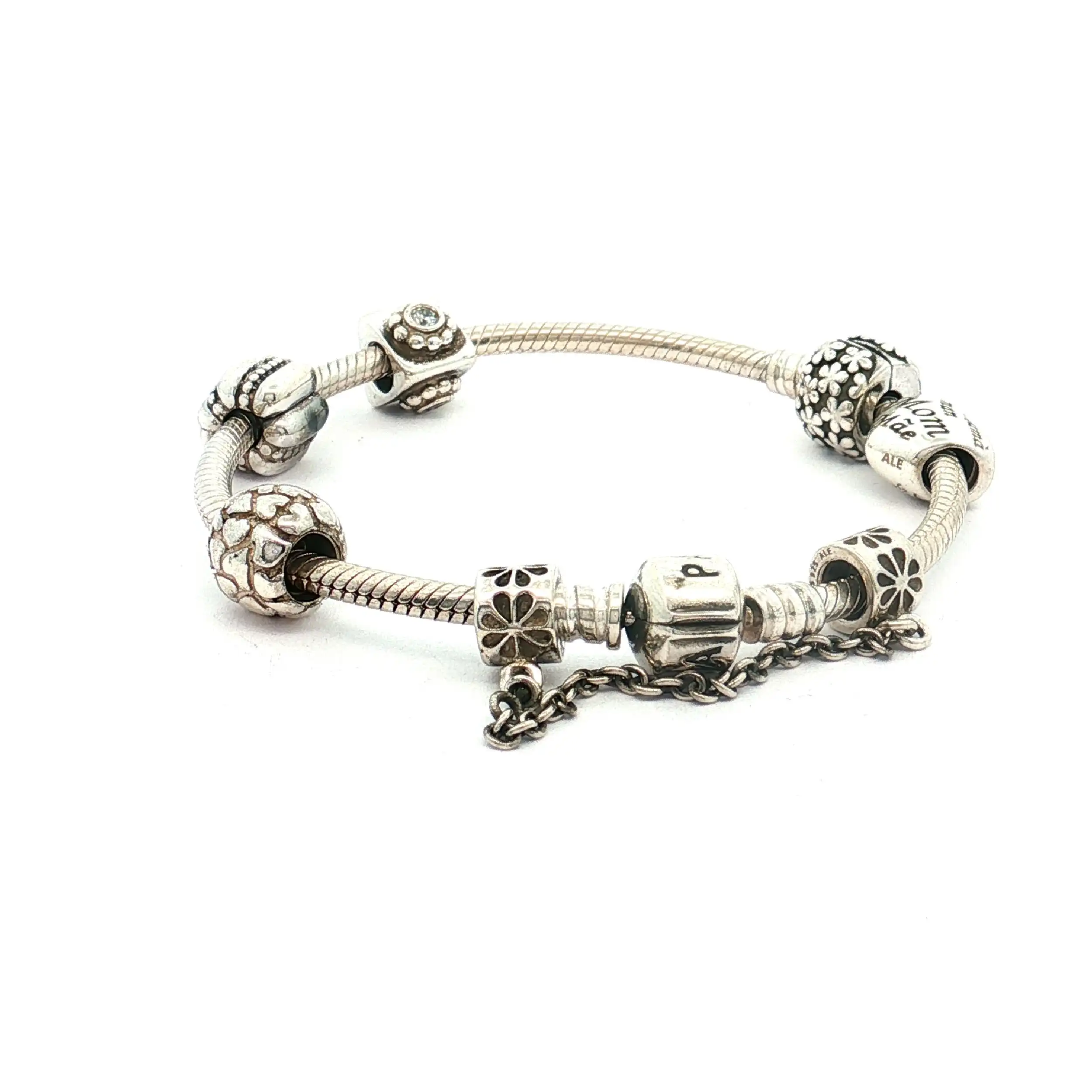 Armband Pandora mit 6 Charms Armband Pandora mit 6 Charms