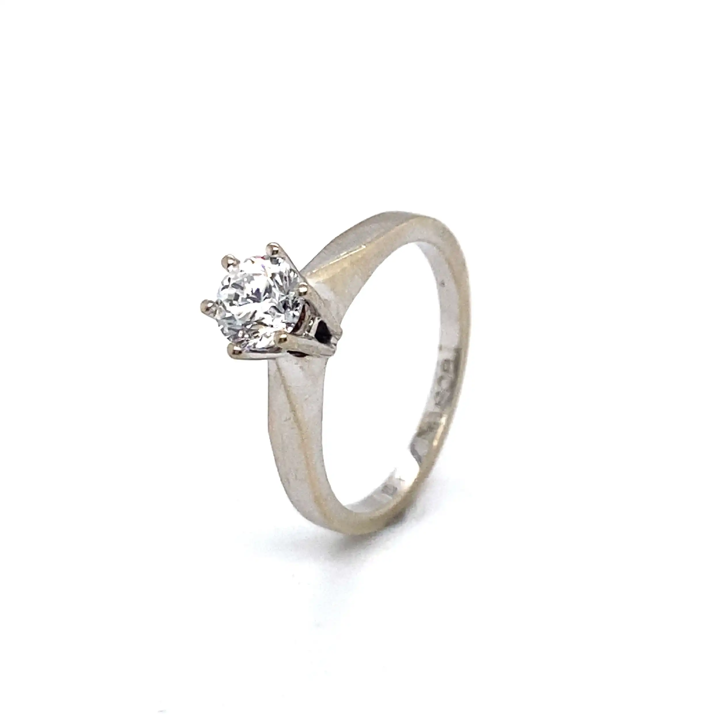 Ring Weißgold mit Brillant, graviert mit 0,50 ct. Ring Weißgold mit Brillant, graviert mit 0,50 ct.