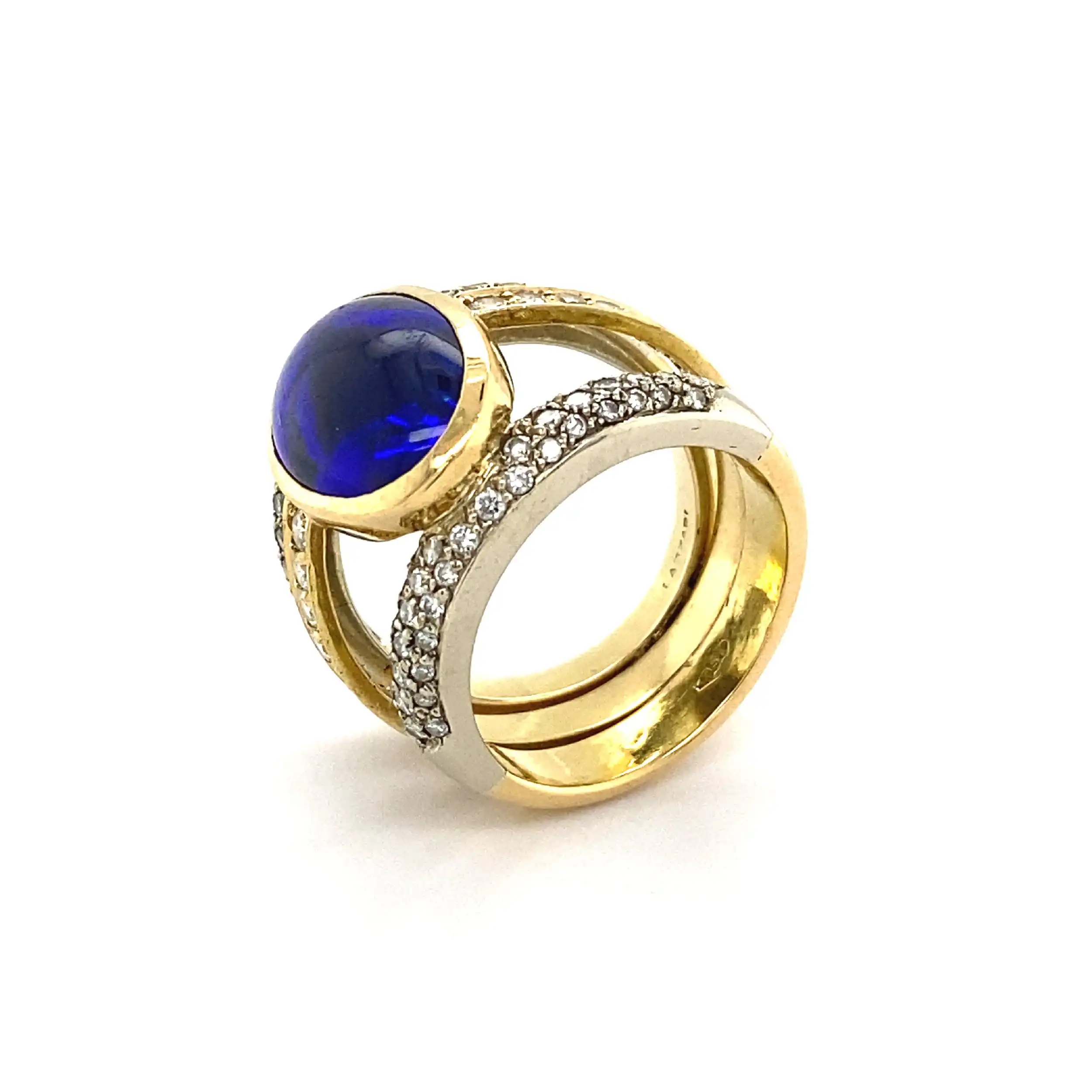 Ring Bicolor mit Brillanten und synthetischen Opal Cabochon Ring Bicolor mit Brillanten und synthetischen Opal Cabochon