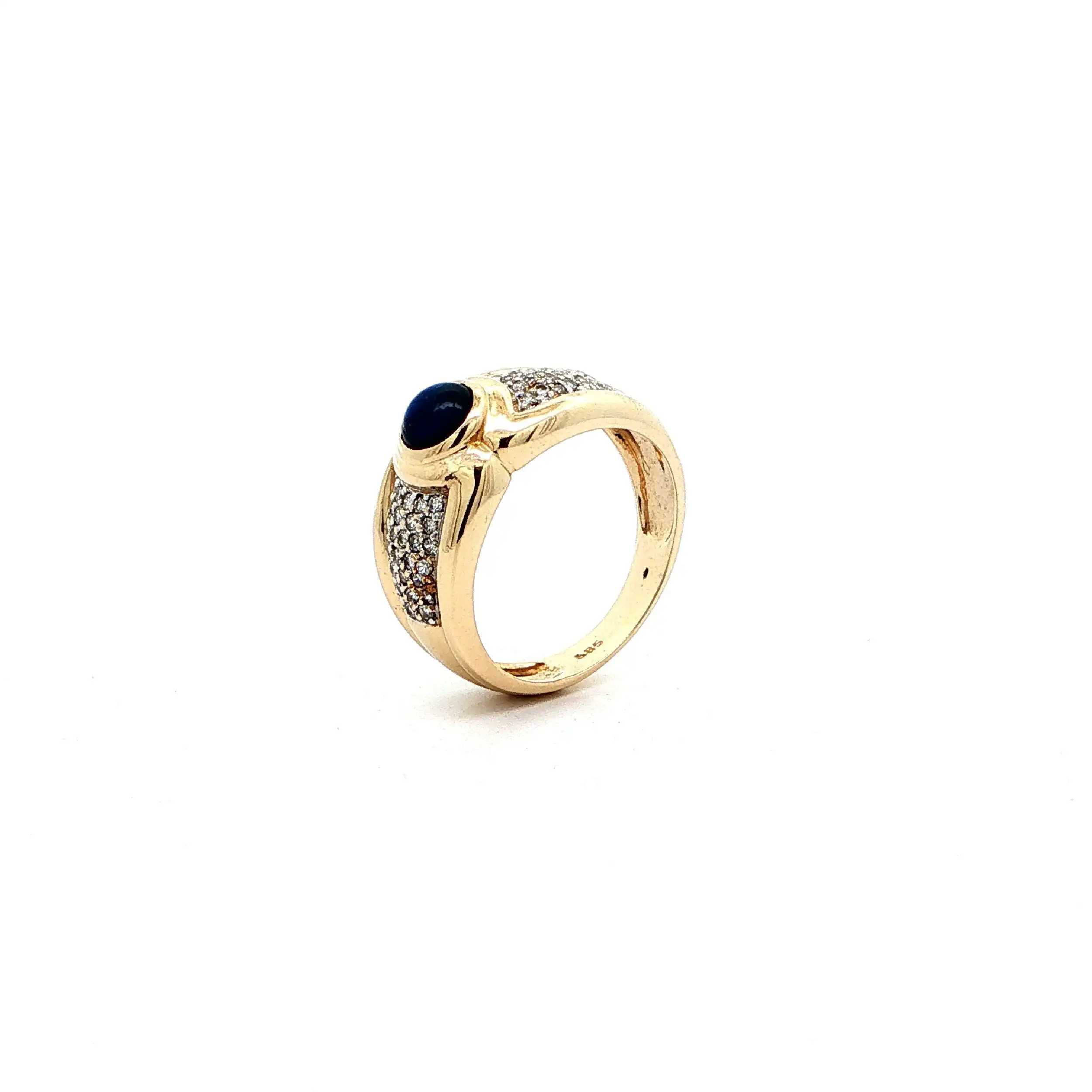 Ring mit Saphir Cabochon & Brillanten