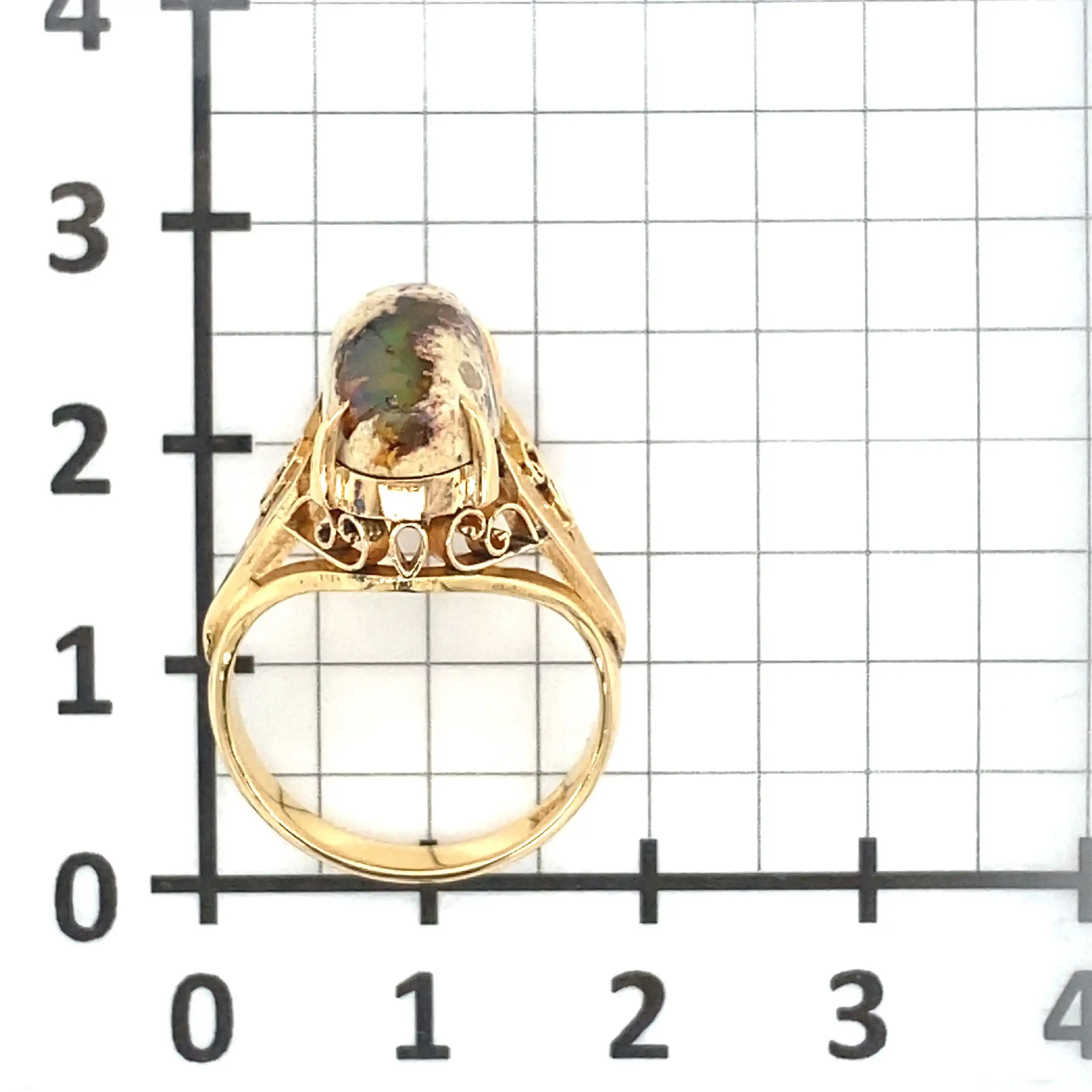 Ring Gelbgold mit Opal Cabochon Ring Gelbgold mit Opal Cabochon