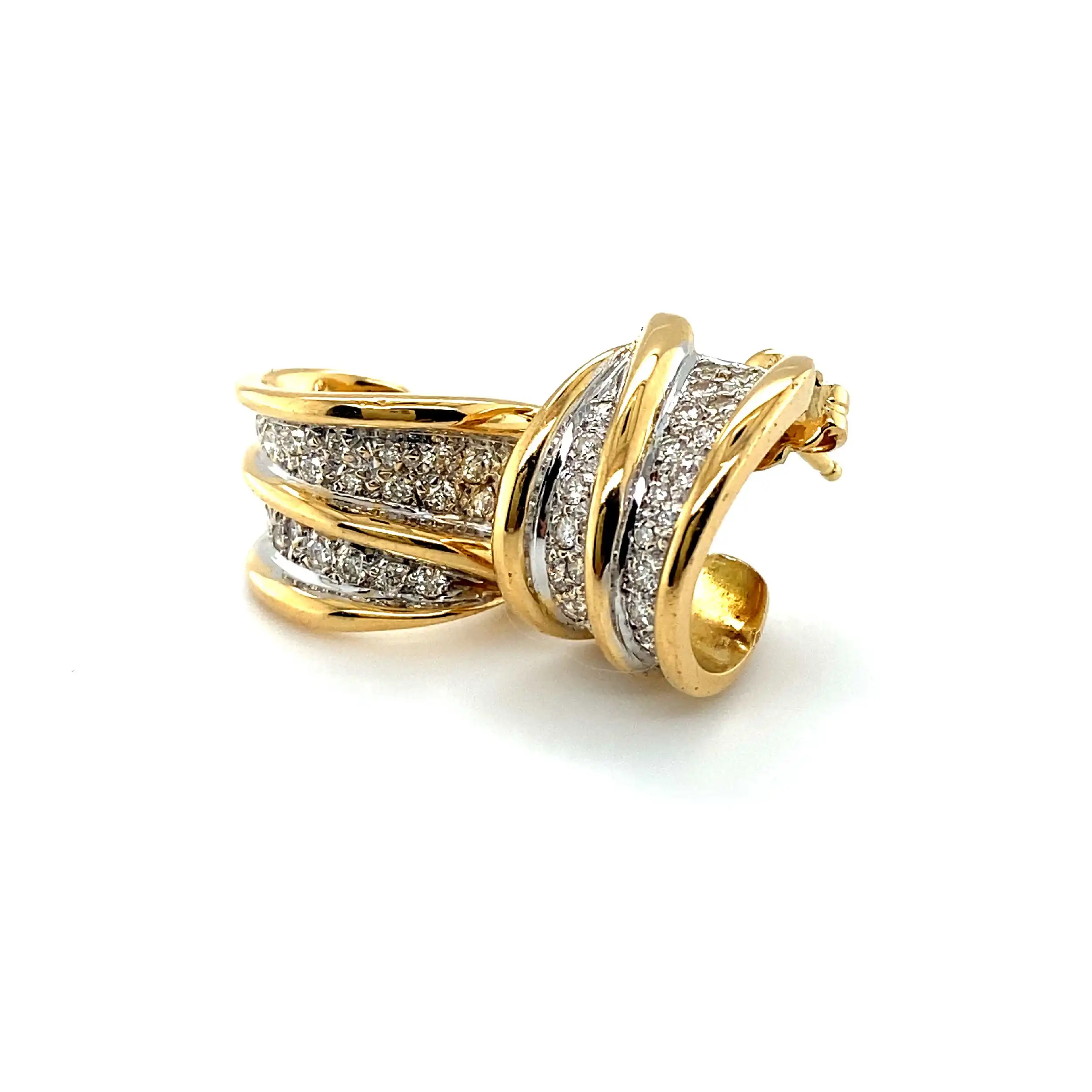 Halbcreolen Gelbgold mit Brillanten, graviert mit je 0,31ct Halbcreolen Gelbgold mit Brillanten, graviert mit je 0,31ct
