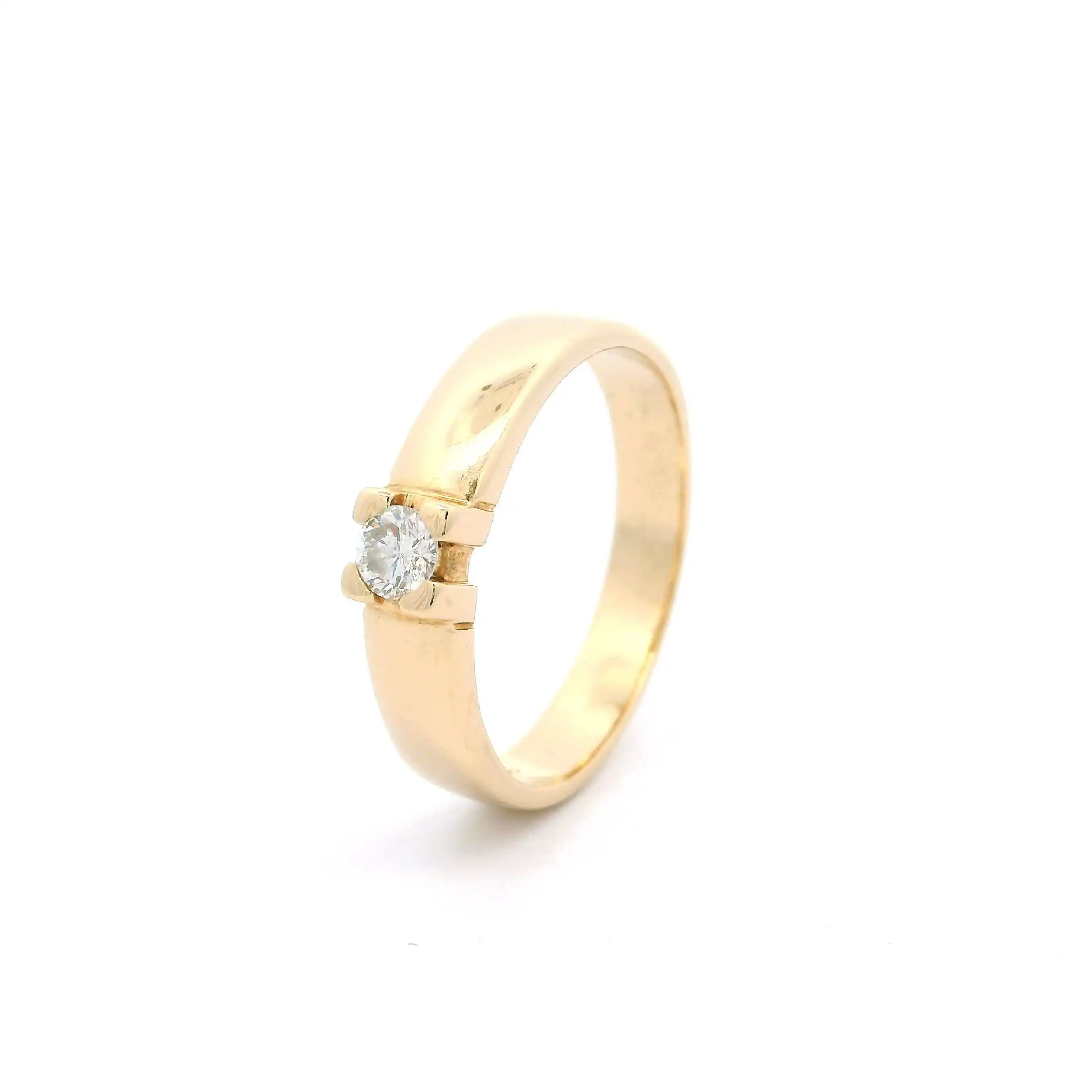 Ring Gelbgold mit Brillant, graviert mit 0,20ct. Ring Gelbgold mit Brillant, graviert mit 0,20ct.
