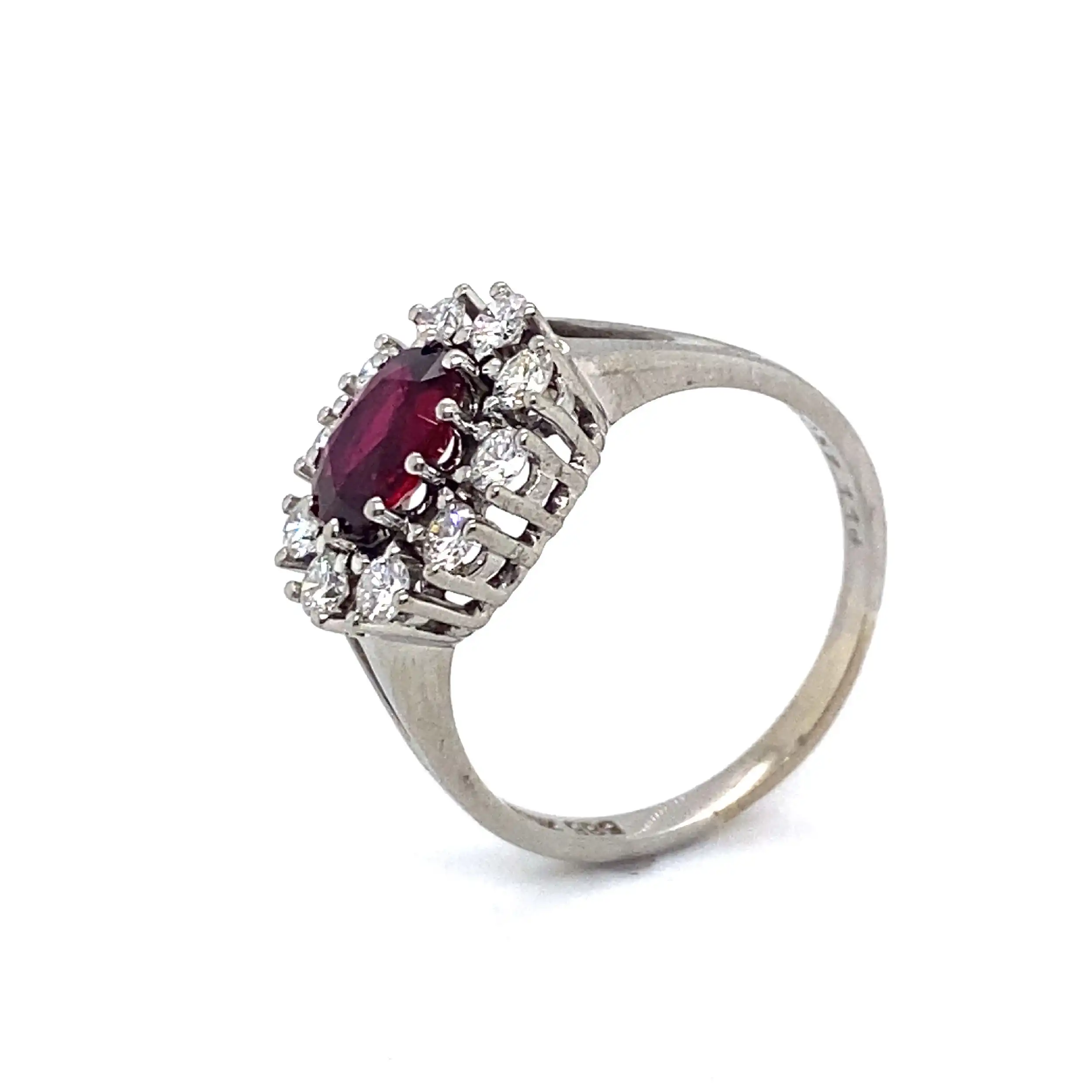 Ring Weißgold mit Rubin, graviert mit 1.18ct und 10 Brillanten, graviert mit 0,57ct, mit Befundbericht von EPL Ring Weißgold mit Rubin, graviert mit 1.18ct und 10 Brillanten, graviert mit 0,57ct, mit Befundbericht von EPL