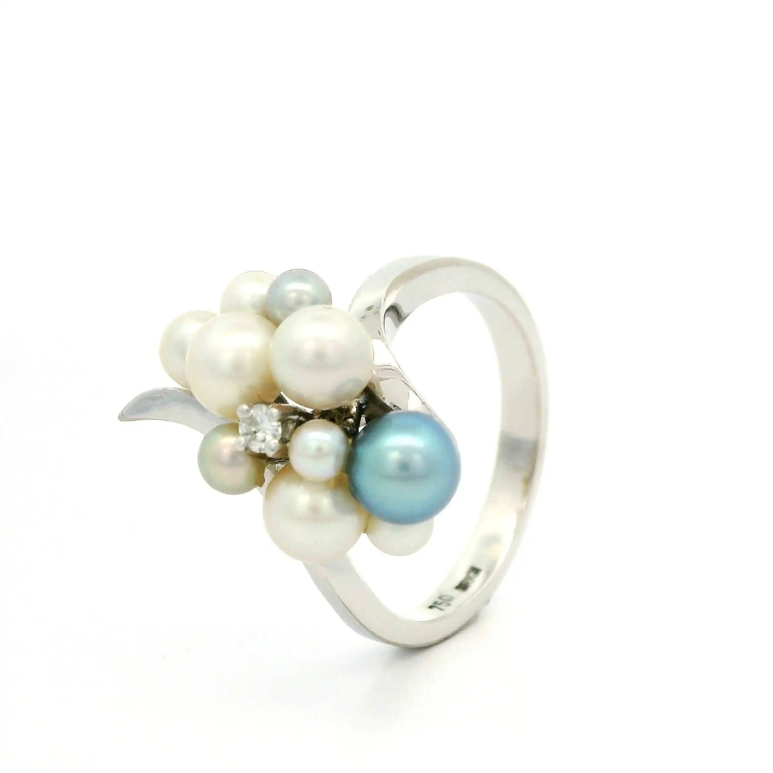 Ring Weißgold mit Perlen und Brillant Ring Weißgold mit Perlen und Brillant