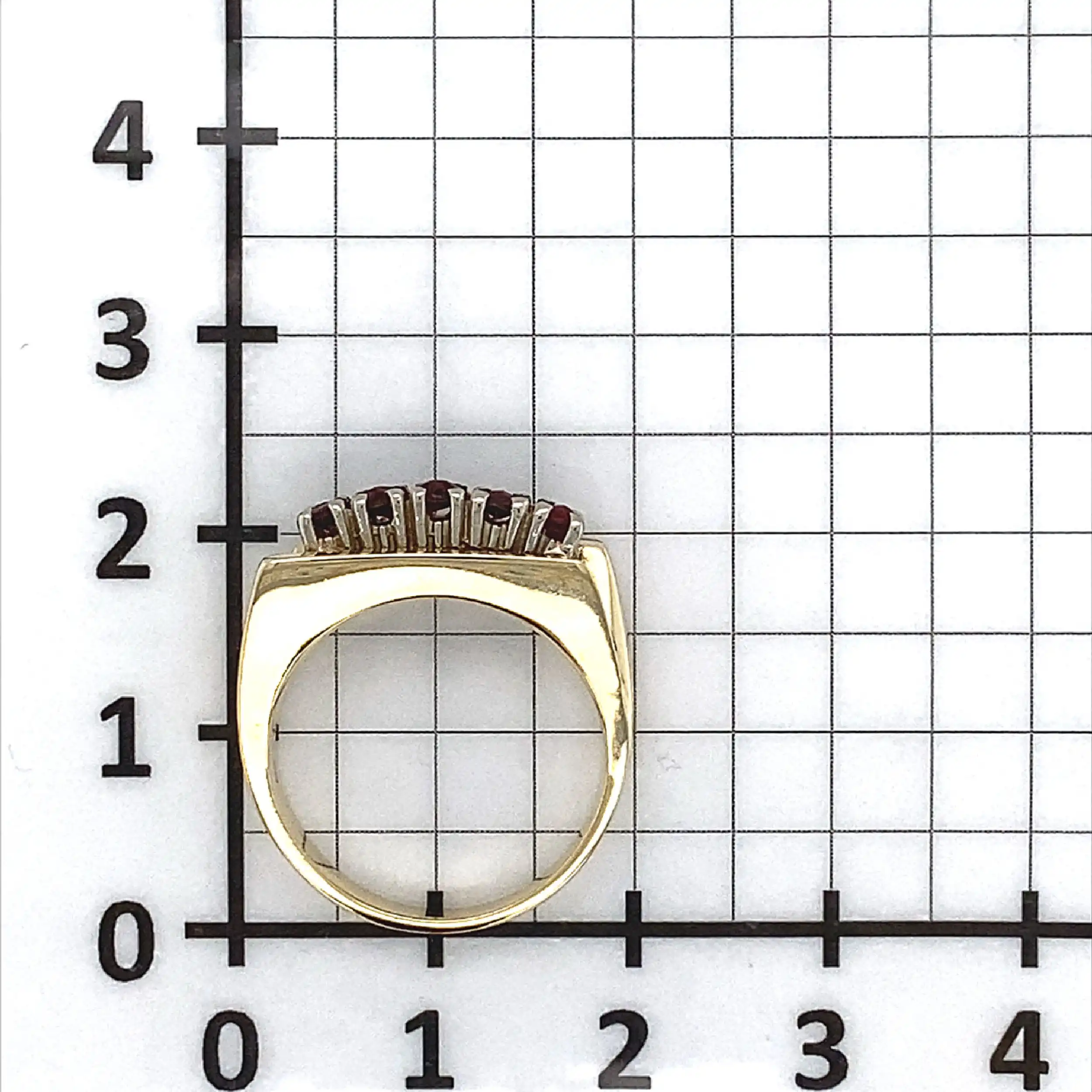 Ring Gelbgold mit roten Steinen Ring Gelbgold mit roten Steinen