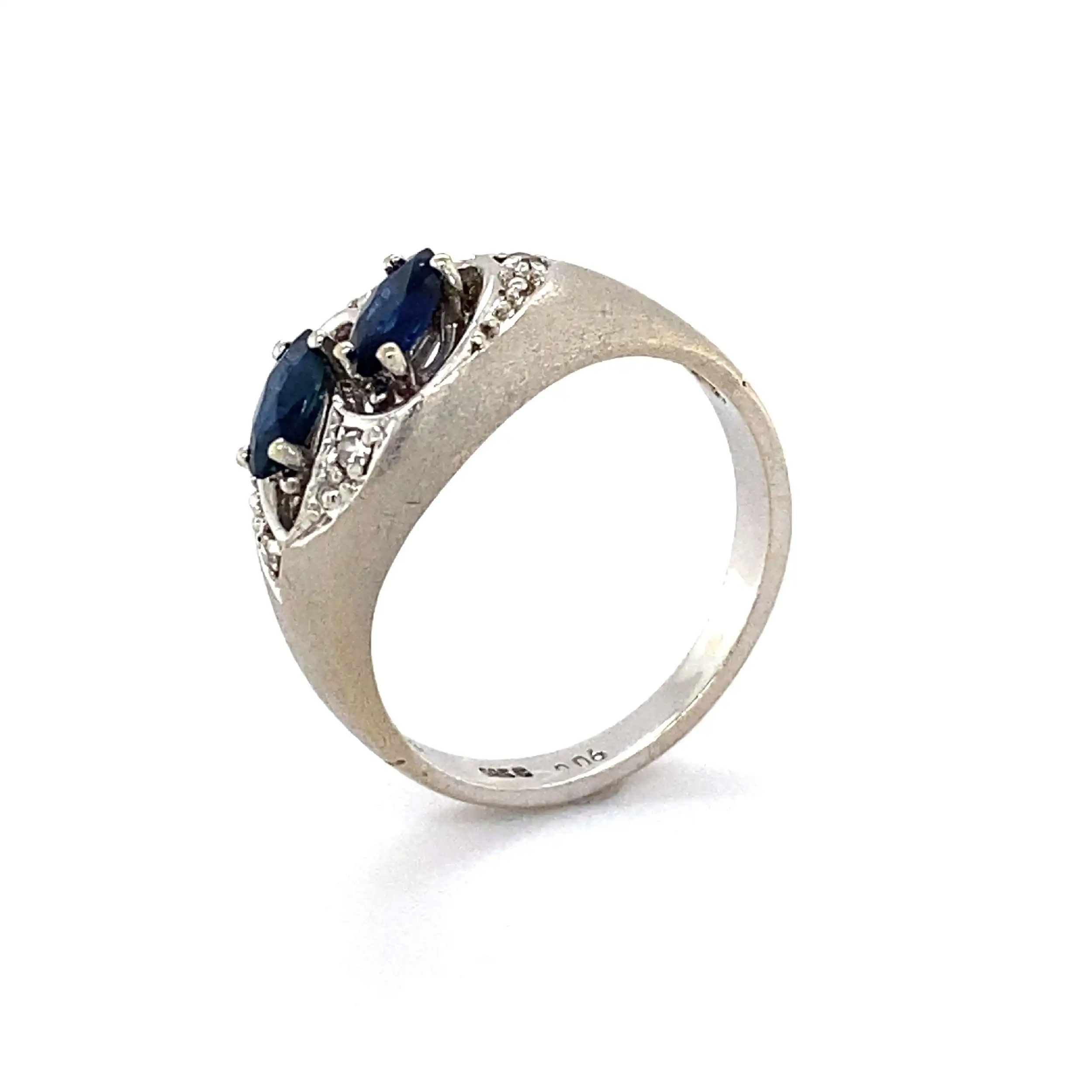 Ring Weißgold mit Diamanten und blauen Farbsteinen Ring Weißgold mit Diamanten und blauen Farbsteinen