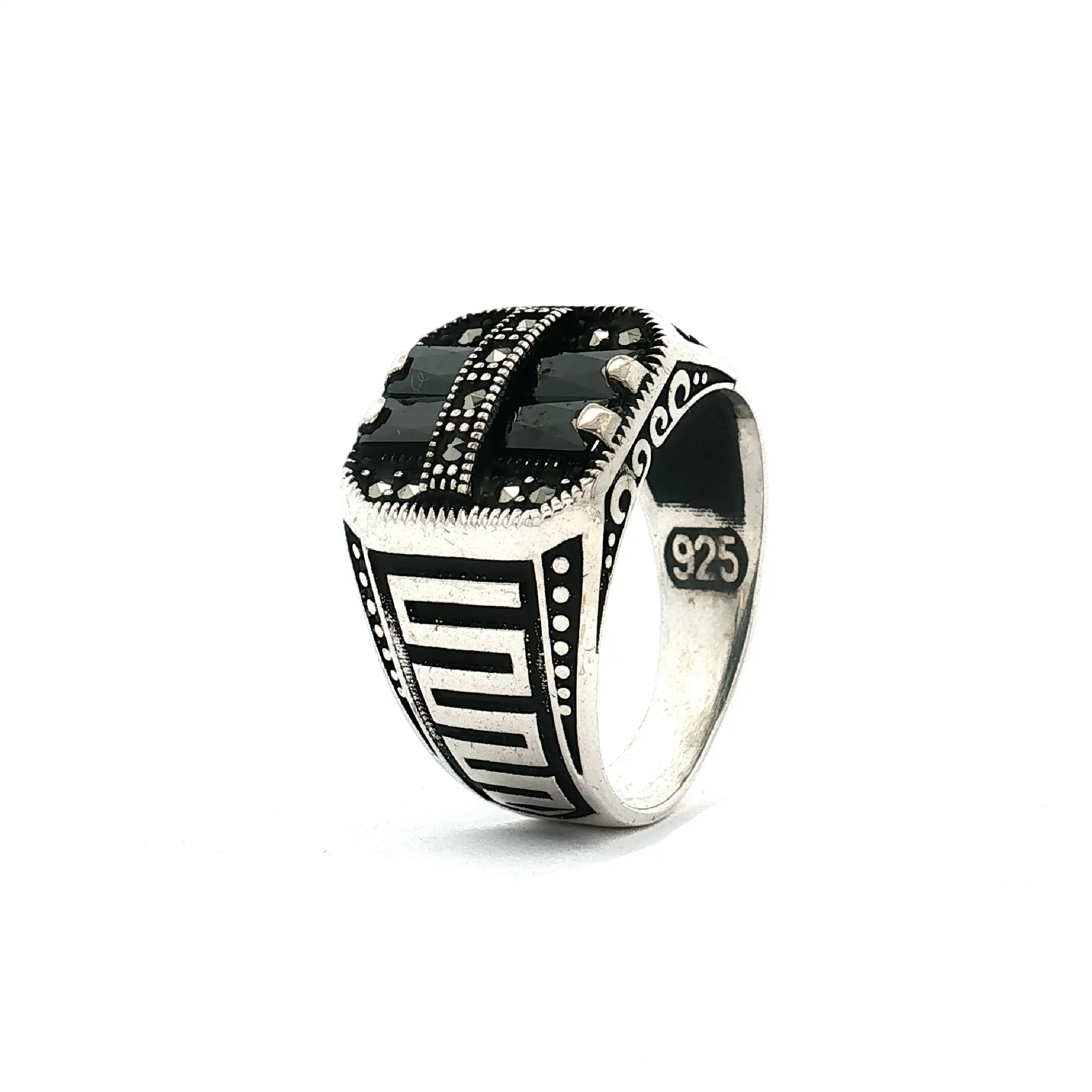 Herrenring Silber mit Markasit und Onyx Herrenring Silber mit Markasit und Onyx