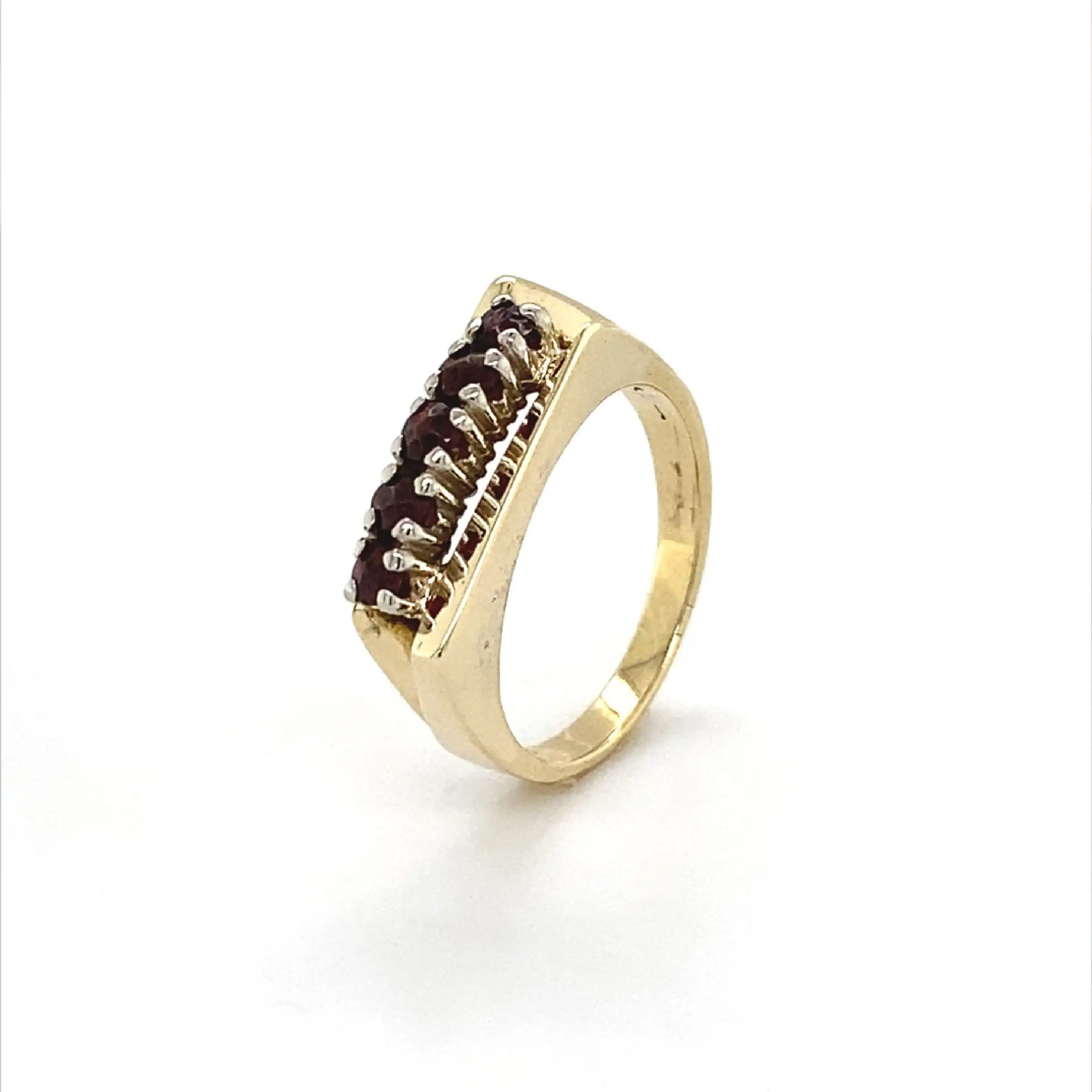 Ring Gelbgold mit roten Steinen Ring Gelbgold mit roten Steinen