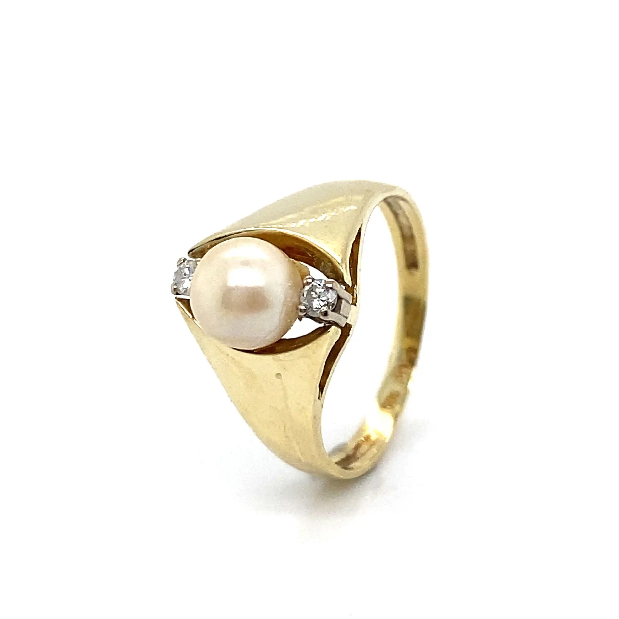 Ring Gelbgold mit Perle und Brillanten Ring Gelbgold mit Perle und Brillanten
