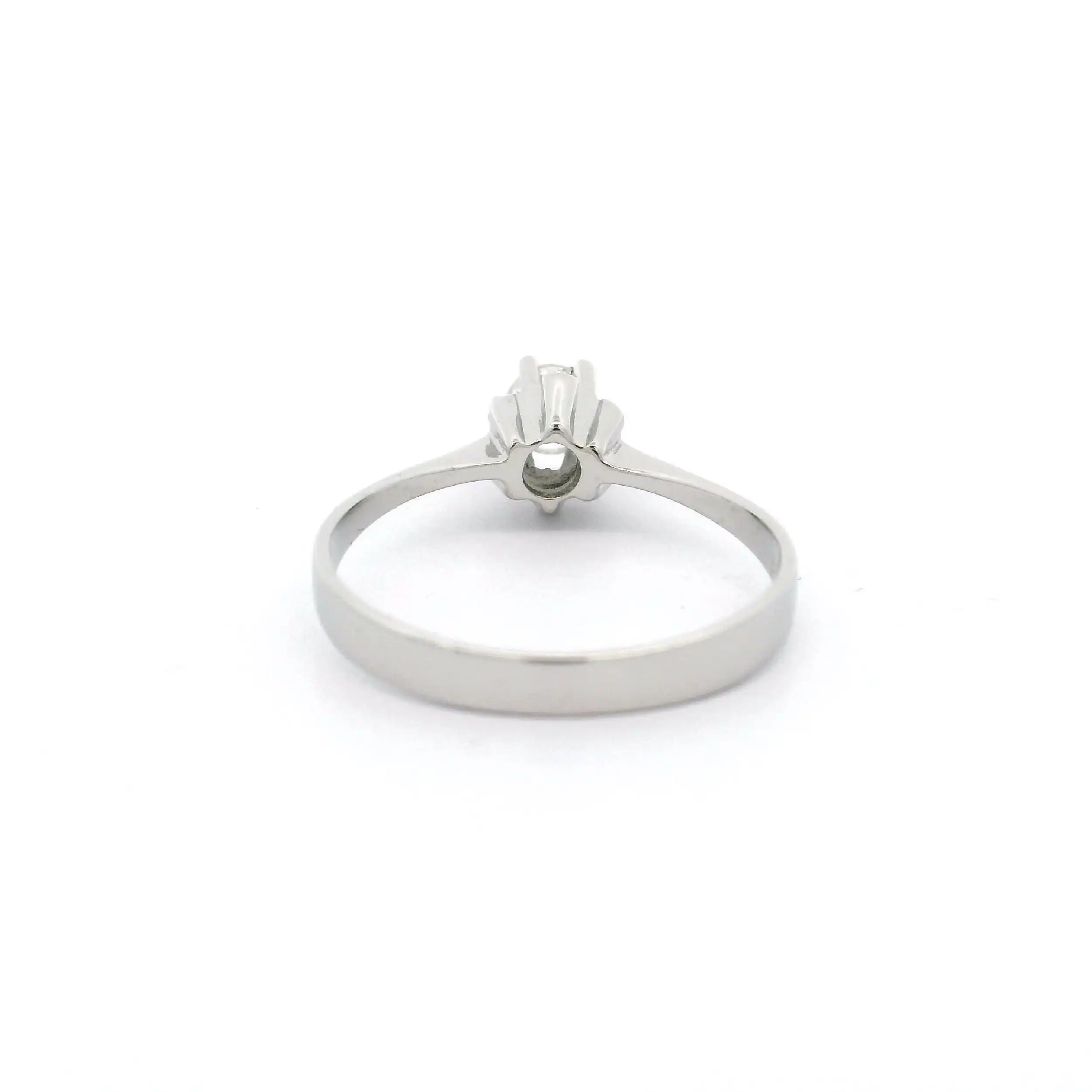 Ring Weißgold mit Brillant, graviert mit 0,27ct. Ring Weißgold mit Brillant, graviert mit 0,27ct.