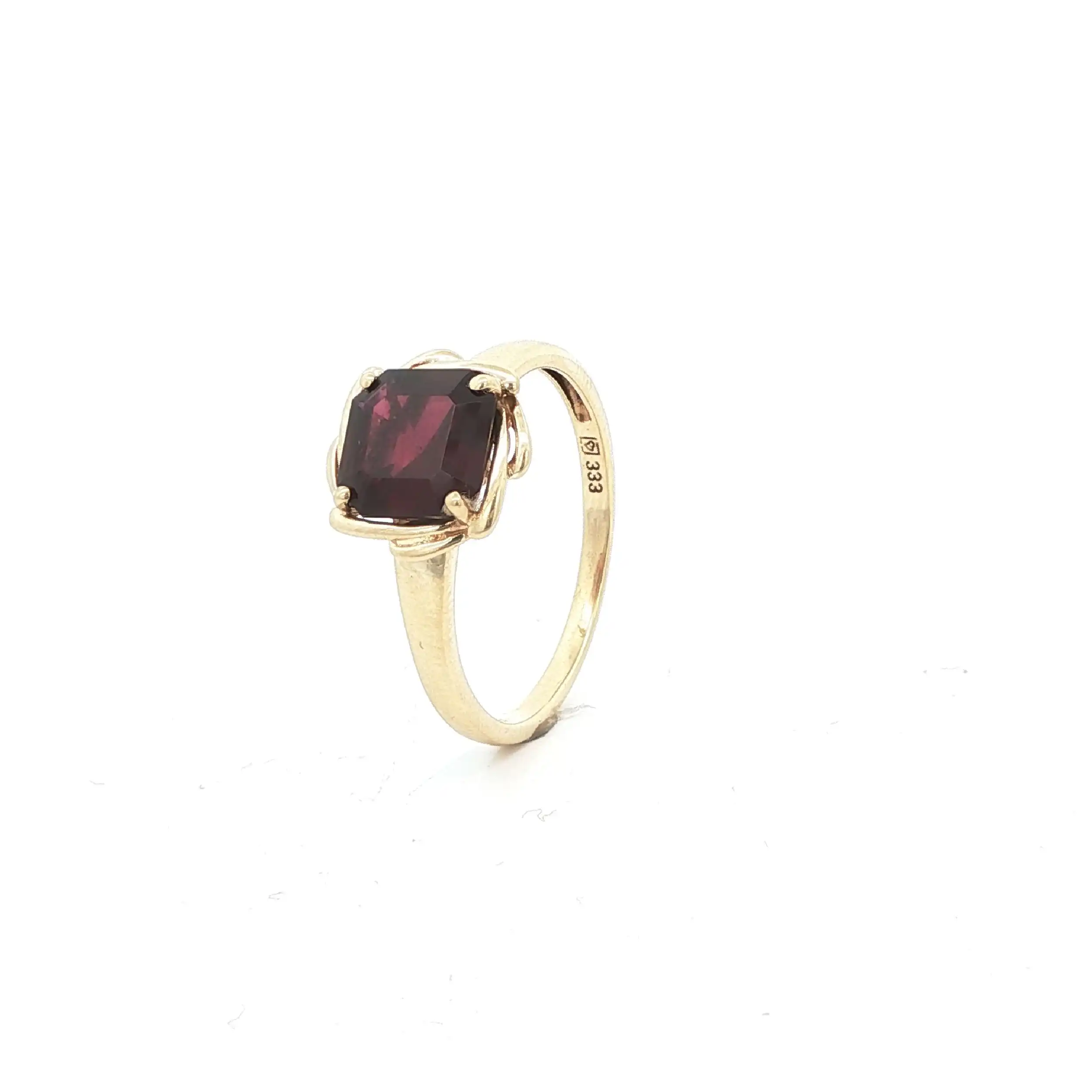 Ring Gelbgold mit rotem Farbstein