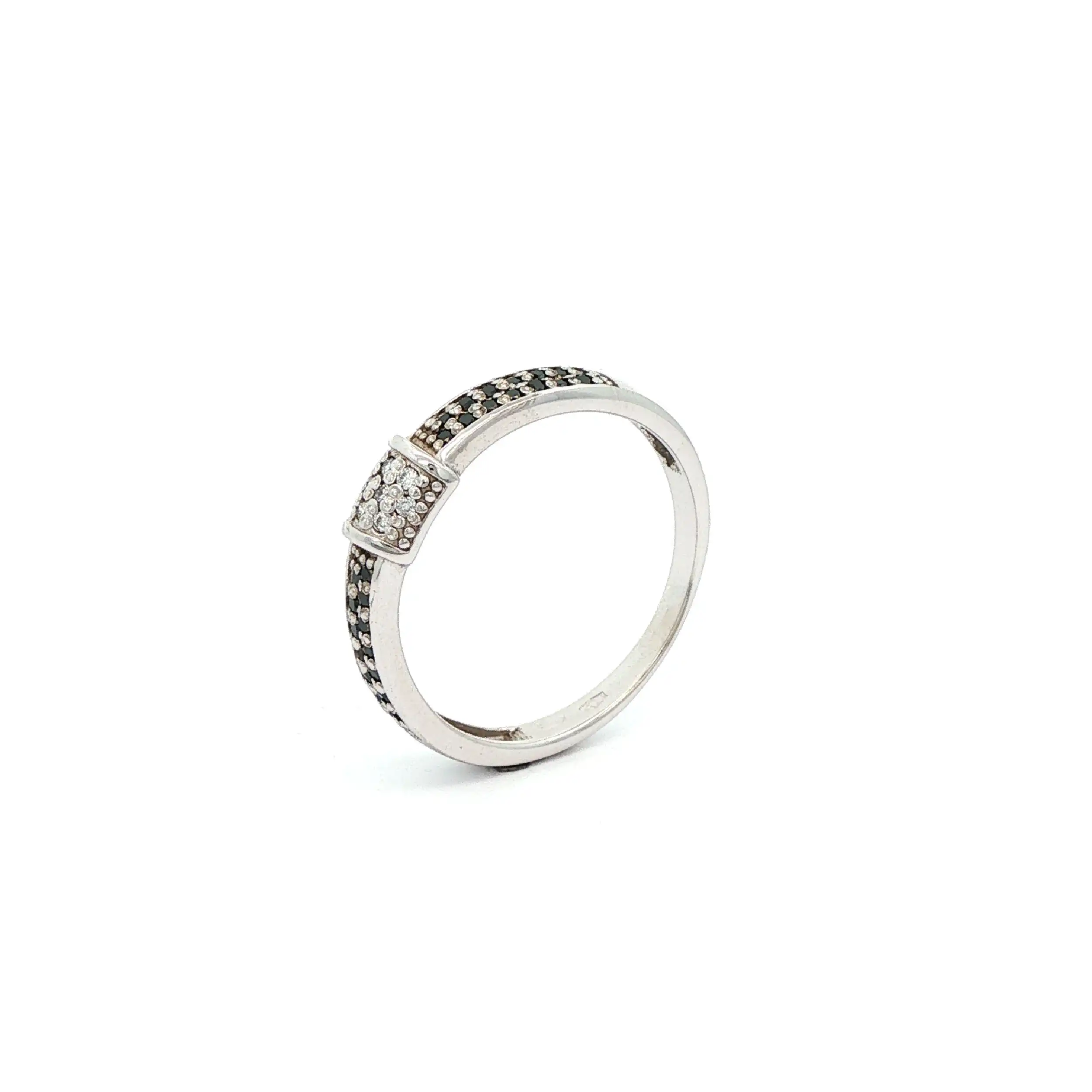 Ring Weißgold mit schwarzen und weißen Brillanten Ring Weißgold mit schwarzen und weißen Brillanten