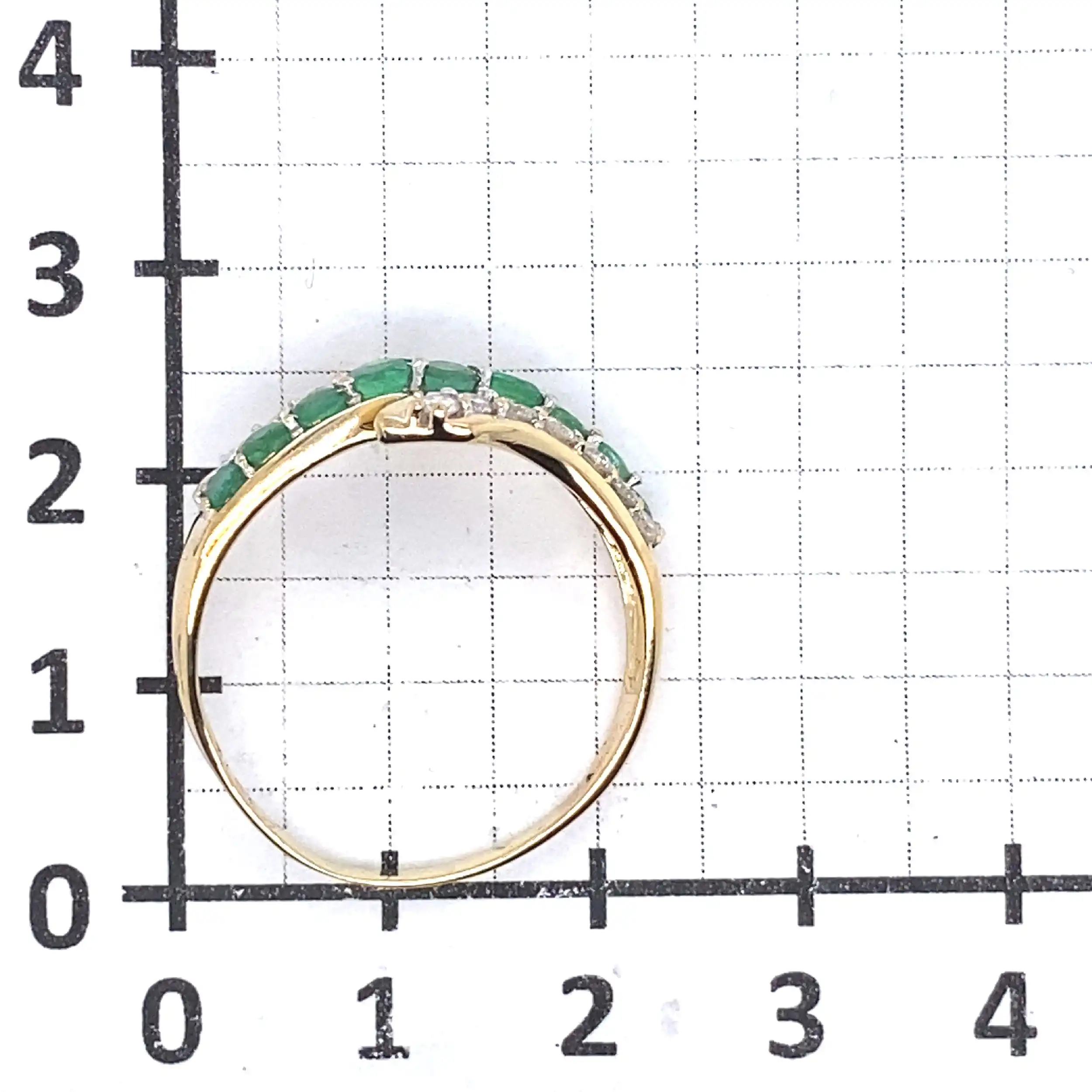 Ring Gelbgold mit Brillanten und grünen Farbsteinen Ring Gelbgold mit Brillanten und grünen Farbsteinen
