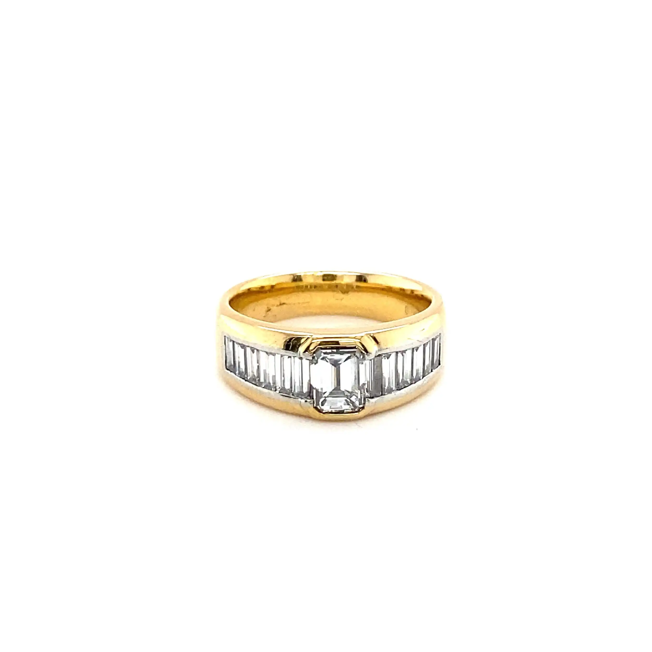 Ring Gelbgold mit Baguettesteinen Ring Gelbgold mit Baguettesteinen