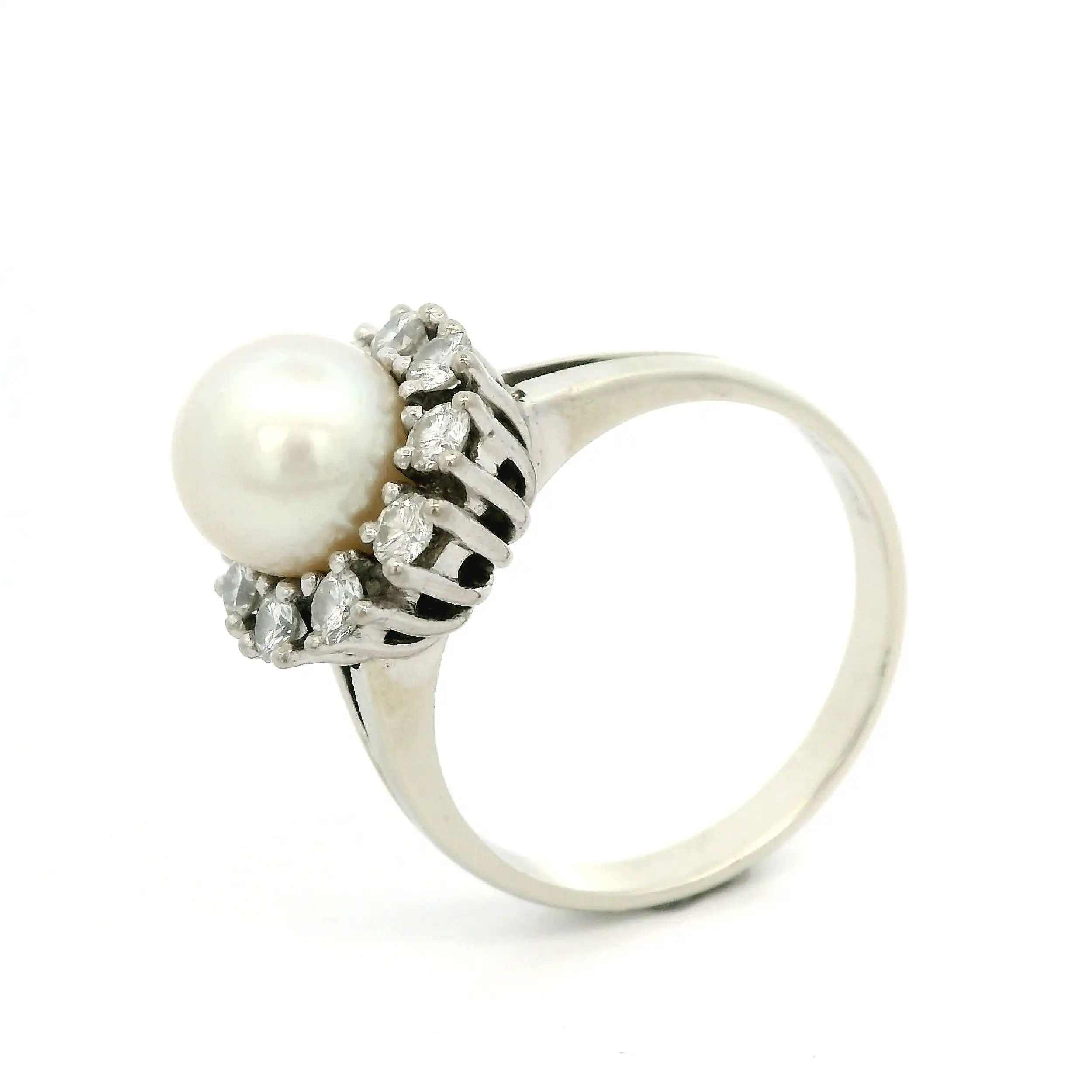 Ring Weißgold mit Brillanten und Akoyaperle Ring Weißgold mit Brillanten und Akoyaperle