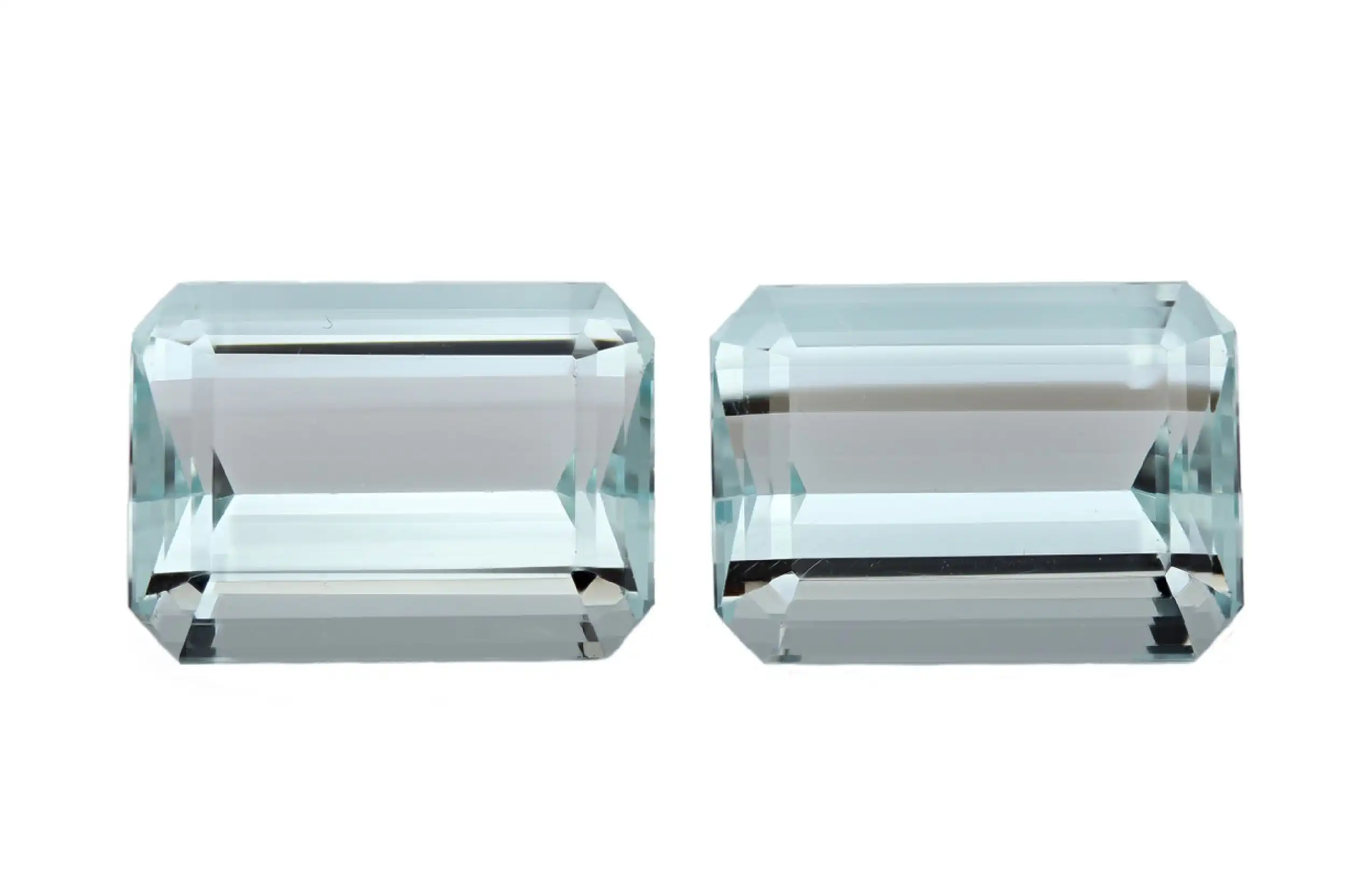 2 lose Aquamarine 14,18ct und 14,90ct Treppenschliff, mit EPL Expertise 2 lose Aquamarine 14,18ct und 14,90ct Treppenschliff, mit EPL Expertise