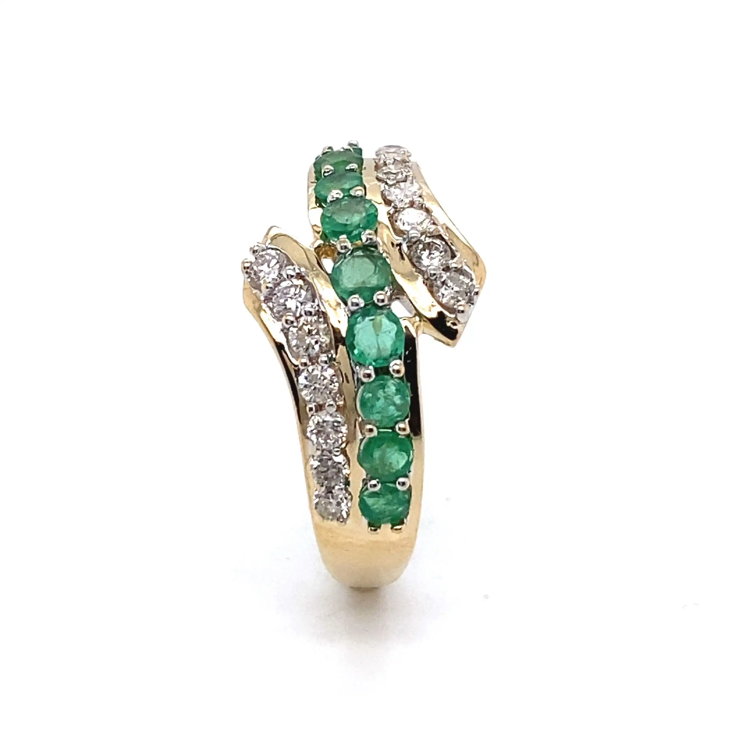 Ring Gelbgold mit Brillanten und grünen Farbsteinen Ring Gelbgold mit Brillanten und grünen Farbsteinen