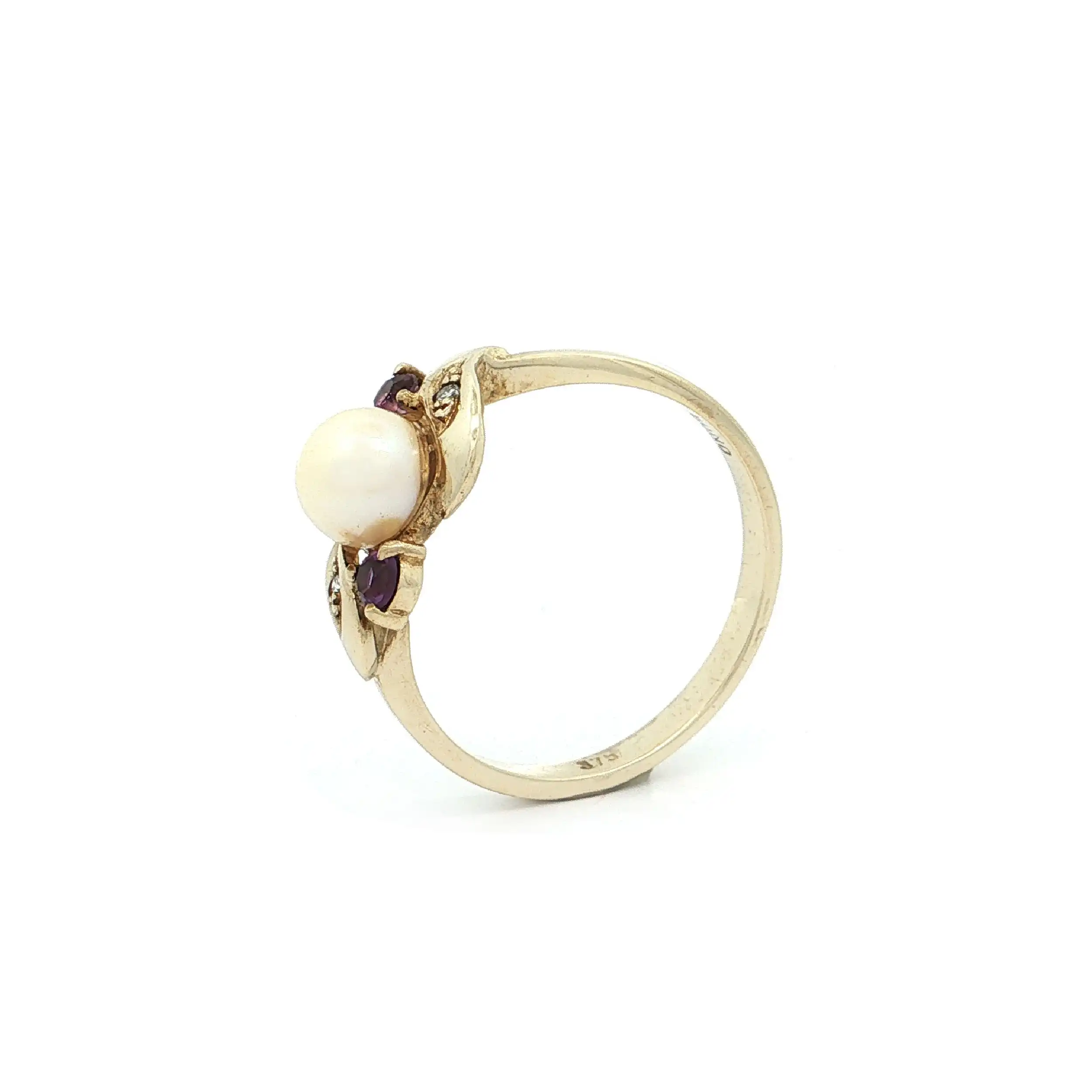 Ring Gelbgold mit Perle, Amethyst und Diamanten Ring Gelbgold mit Perle, Amethyst und Diamanten