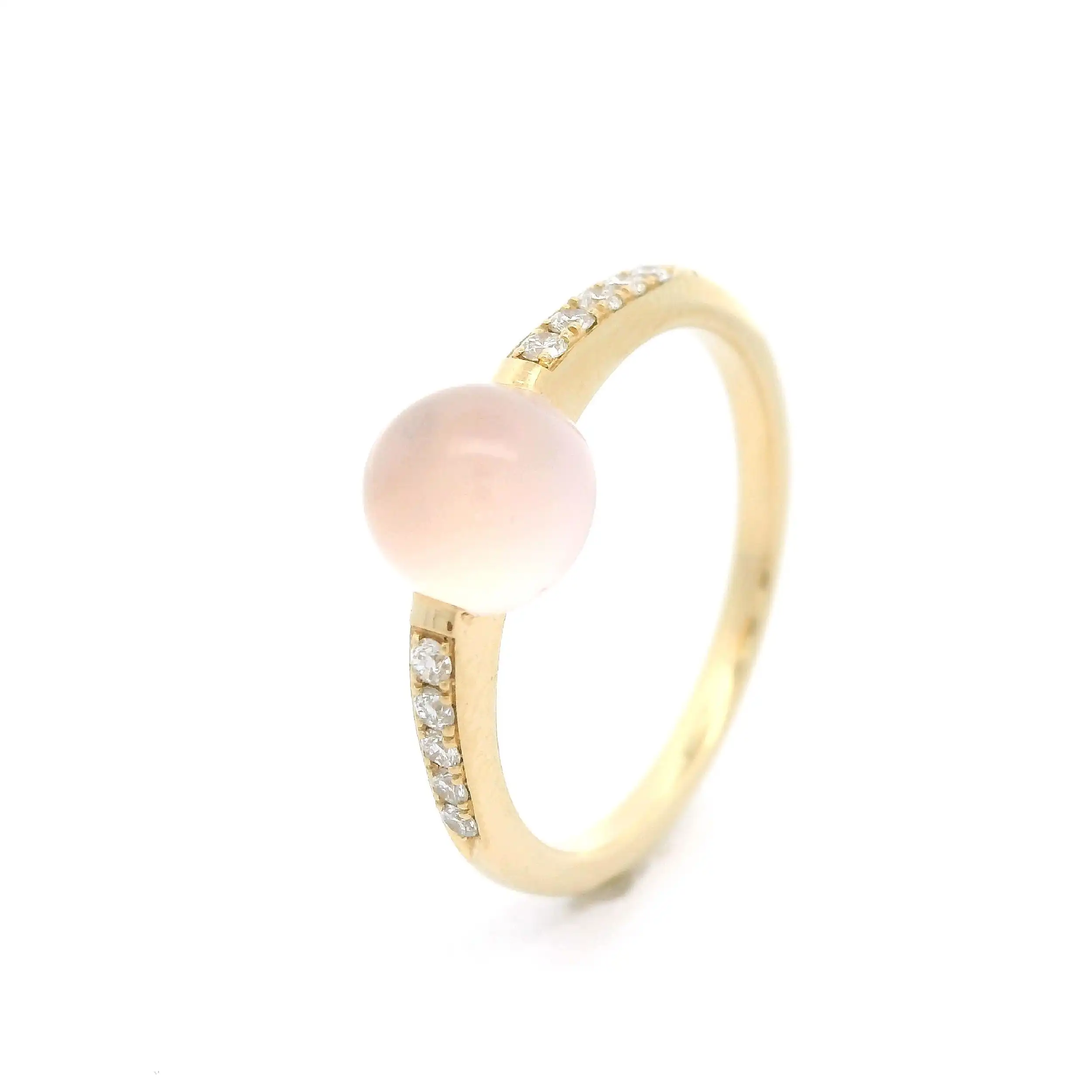 Ring Gelbgold mit Rosenquarz Cabochon und Brillanten