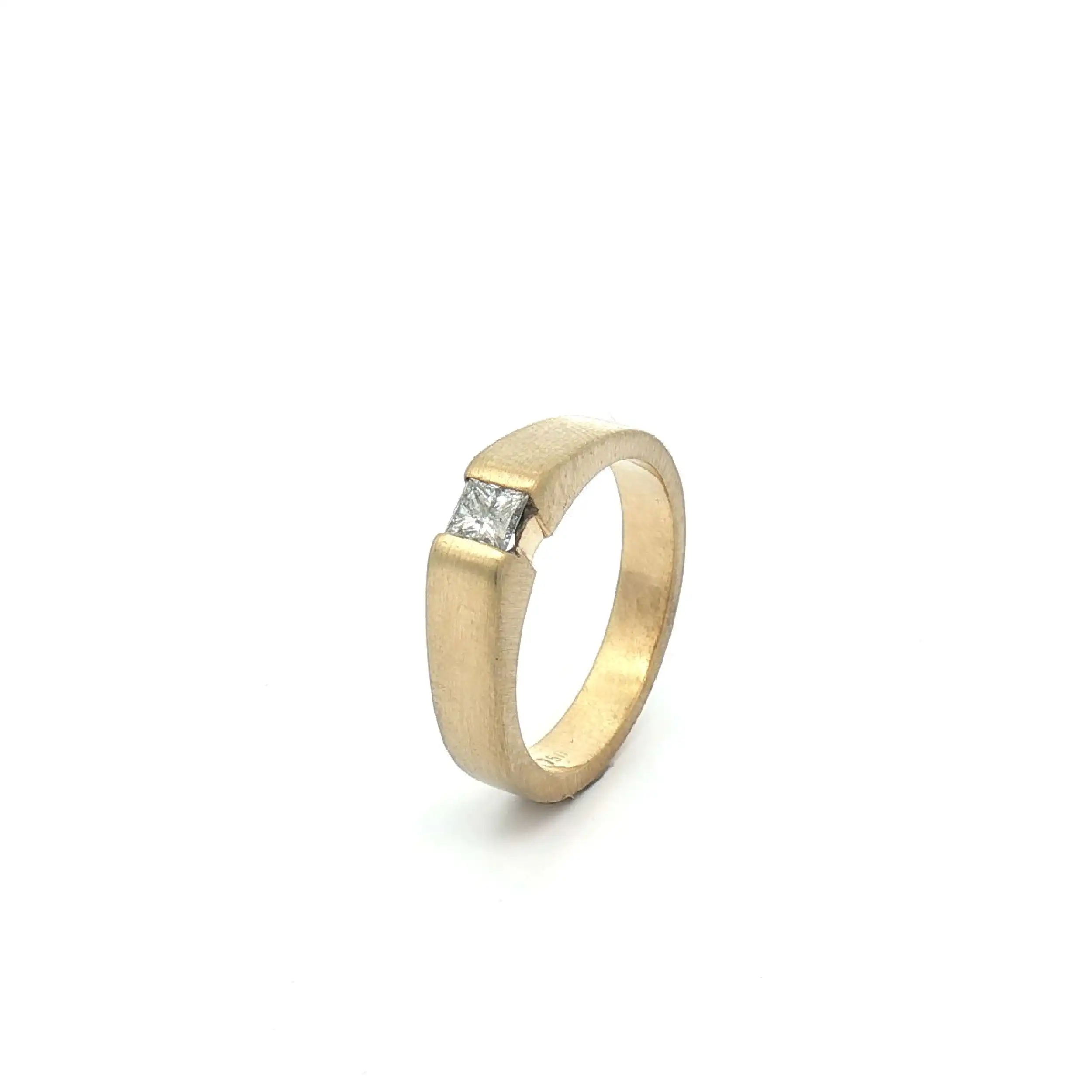 Ring Gelbgold mit Diamant in Princesscut Ring Gelbgold mit Diamant in Princesscut