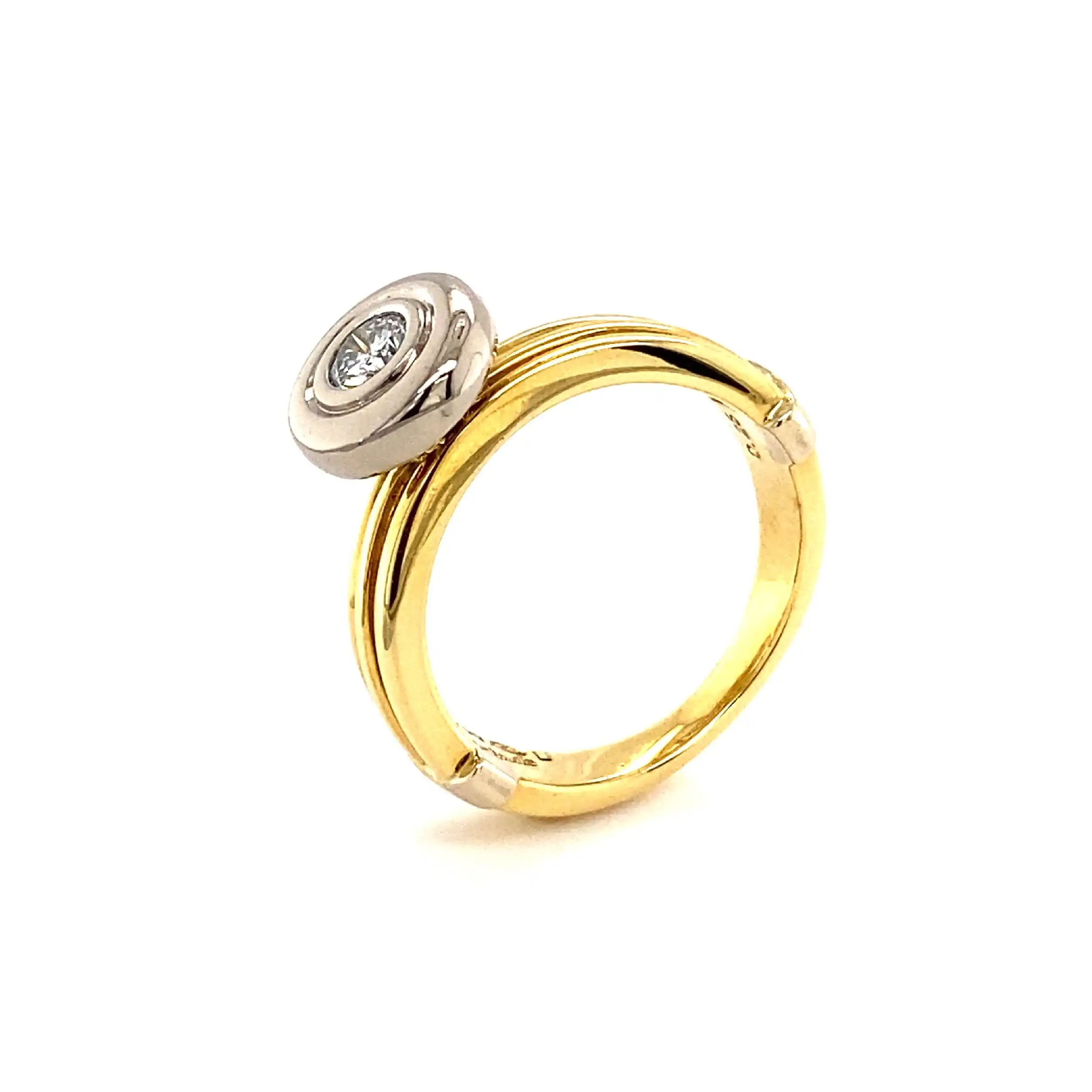 Ring Bicolor mit Brillant Solitär, graviert mit 0,25ct. Ring Bicolor mit Brillant Solitär, graviert mit 0,25ct.