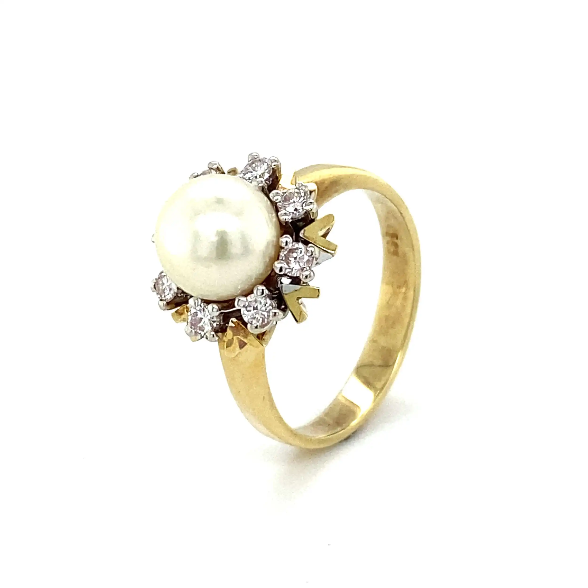 Ring Gelbgold mit Perle und Brilanten, graviert mit 0,32ct Ring Gelbgold mit Perle und Brilanten, graviert mit 0,32ct