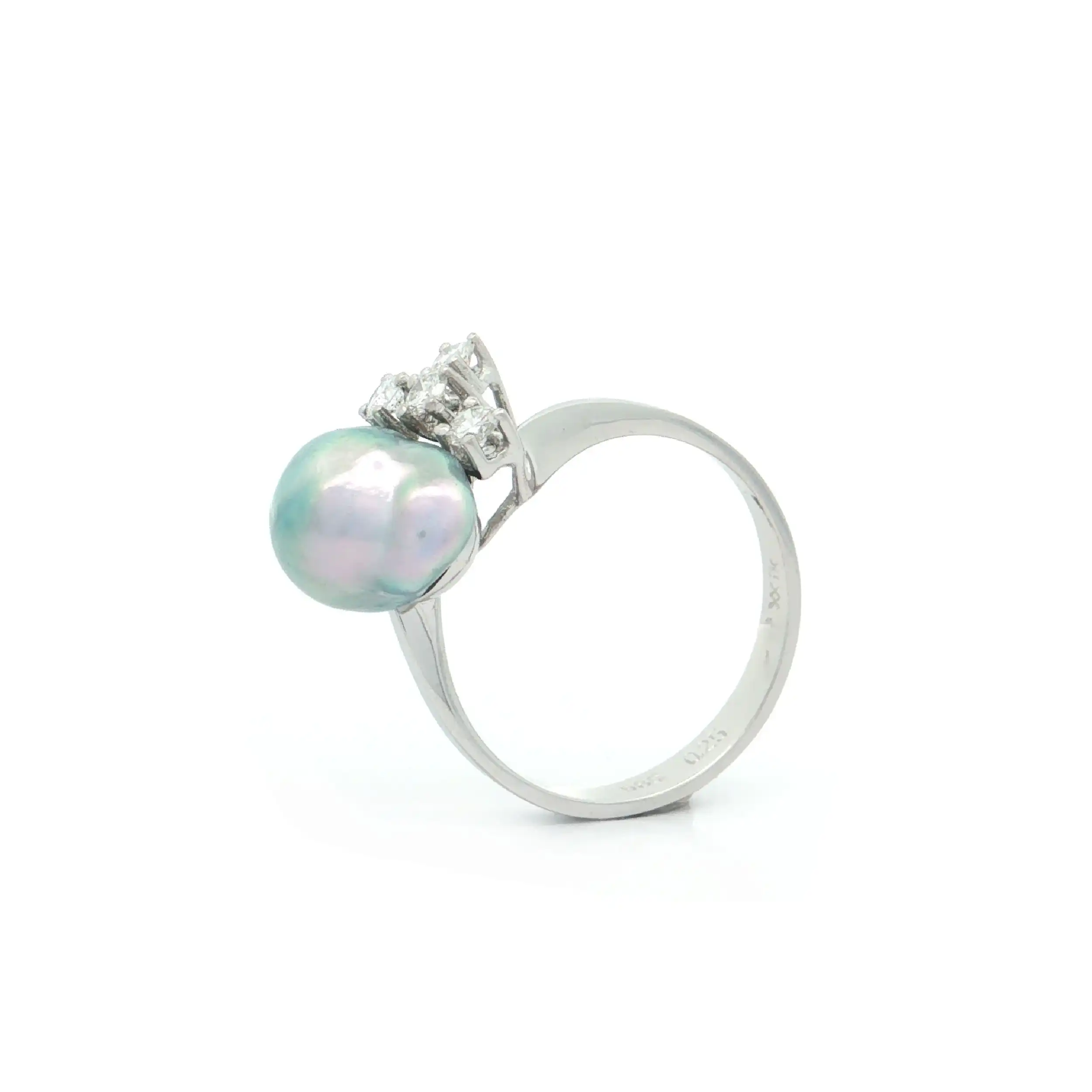 Ring Weißgold mit Brillanten und Perle, graviert mit 0,25ct Ring Weißgold mit Brillanten und Perle, graviert mit 0,25ct